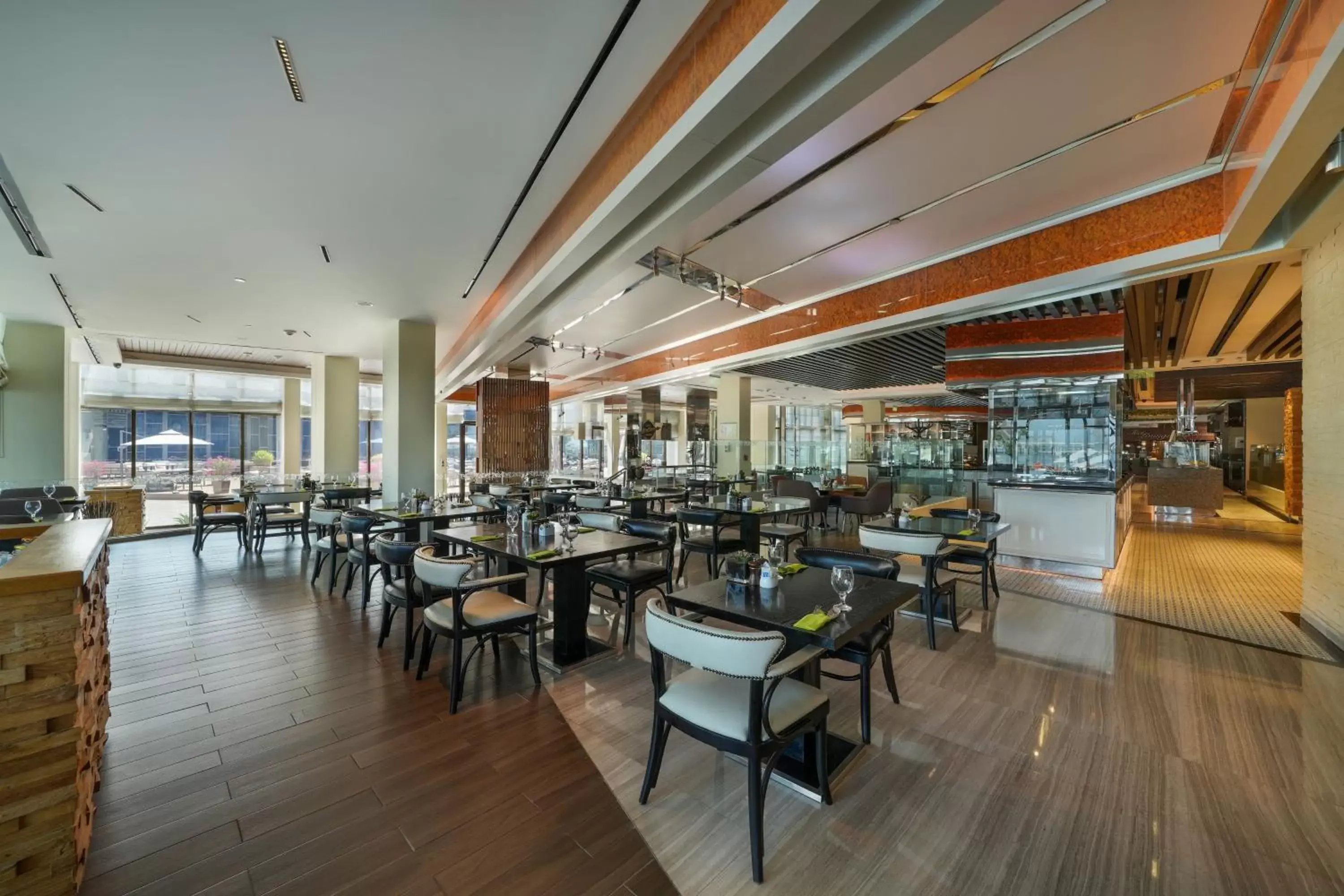 Restaurant/Places to Eat in Le Meridien Abu Dhabi