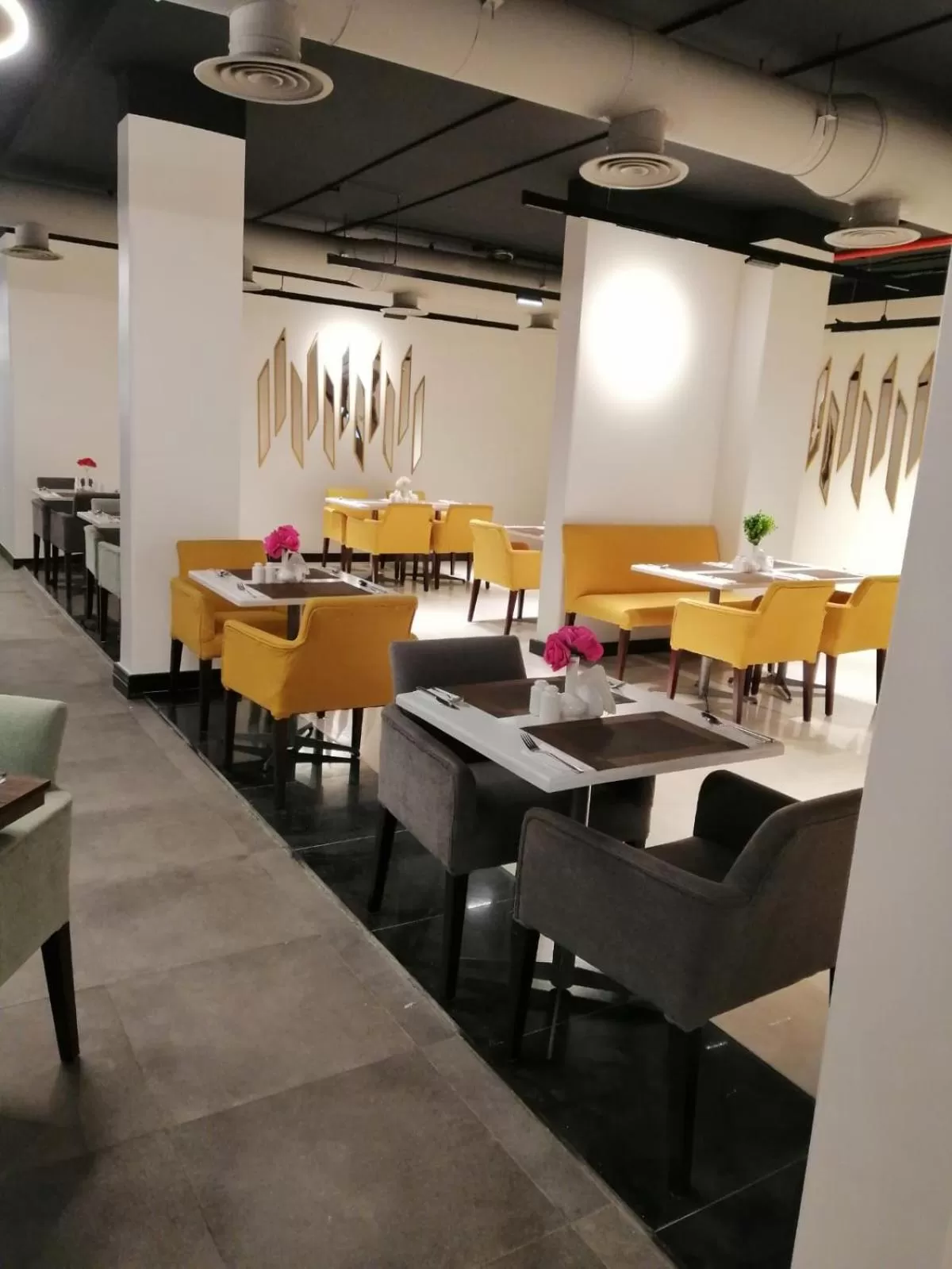 Restaurant/Places to Eat in Aquila Hotel Jeddah Al Hamra