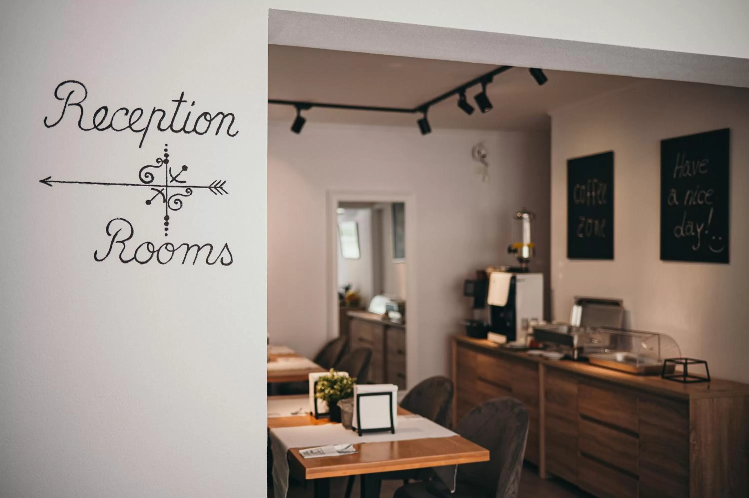 Restaurant/places to eat in Nest Guesthouse