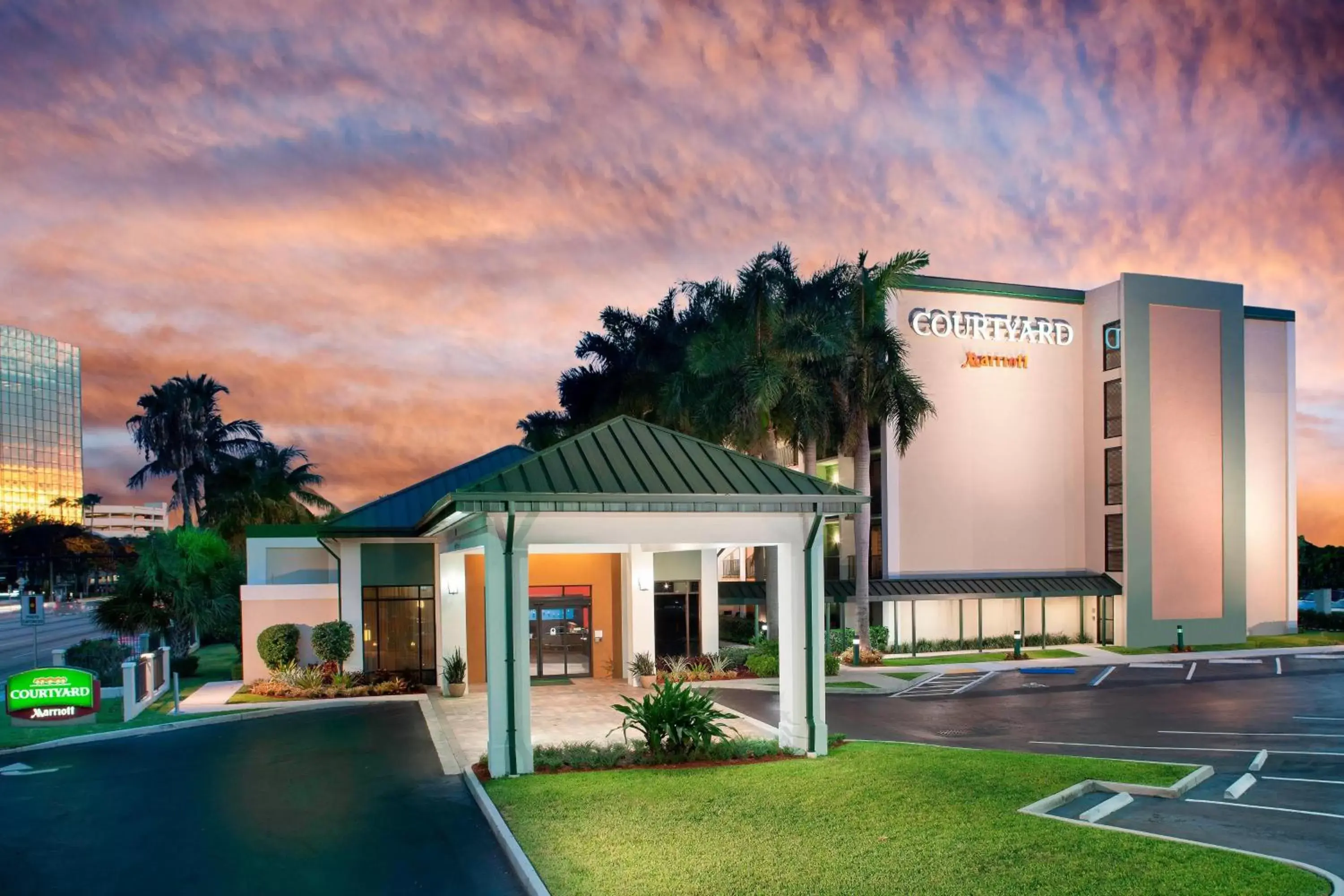 Property Building in Courtyard by Marriott Fort Lauderdale East / Lauderdale-by-the-Sea