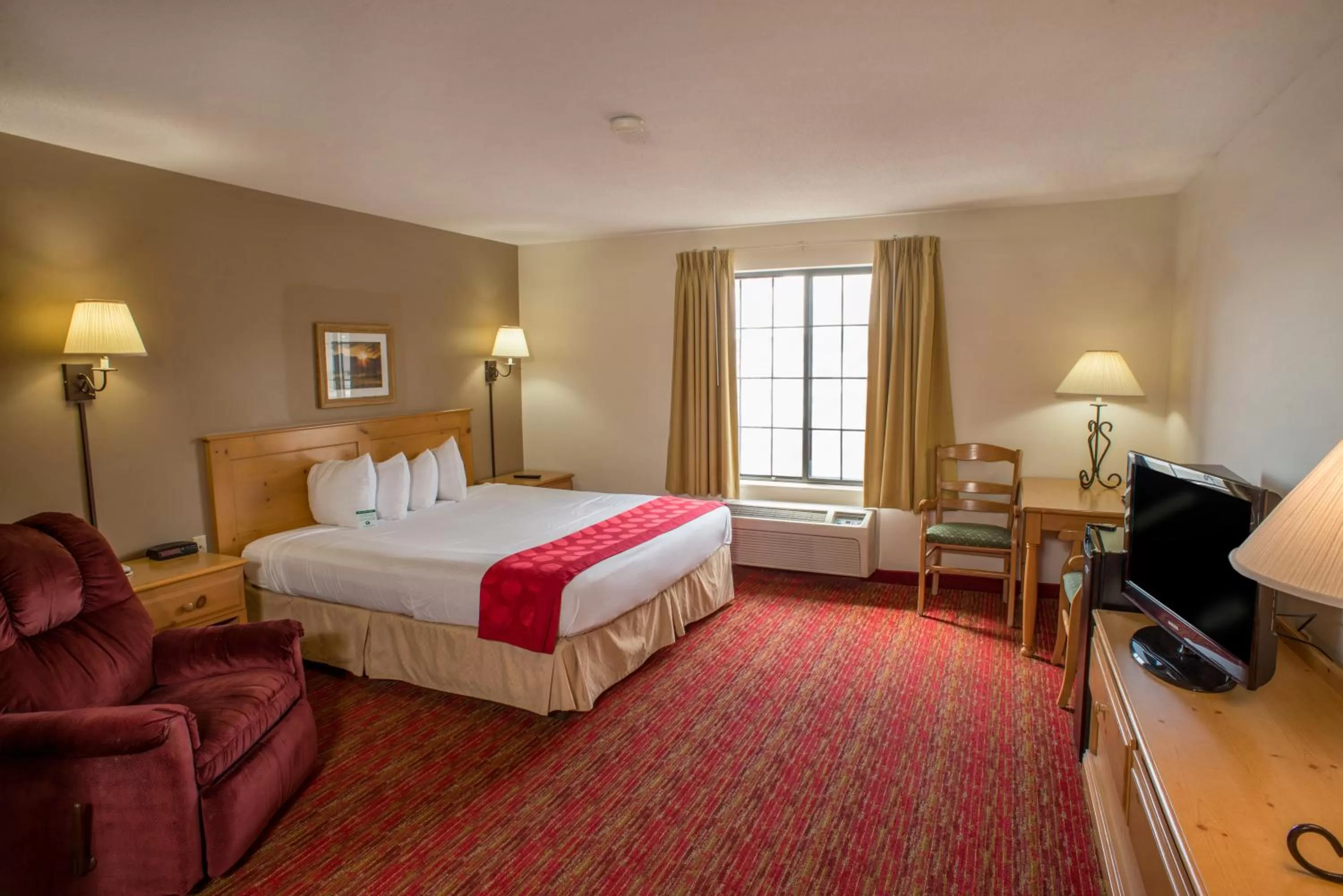 Bed in Summerset Hotel and Suites Rapid City West