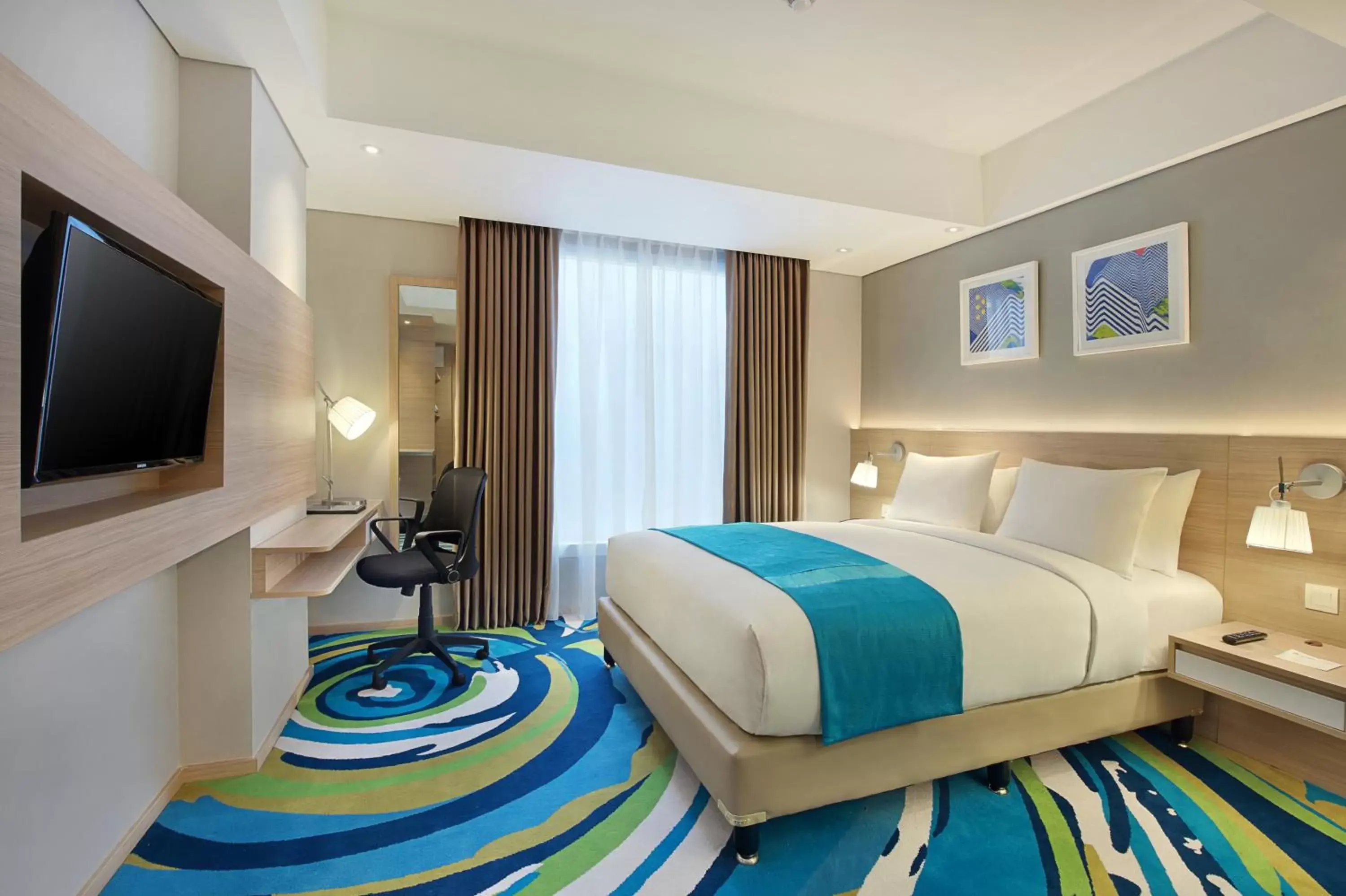Bed in Holiday Inn Express Jakarta Wahid Hasyim, an IHG Hotel