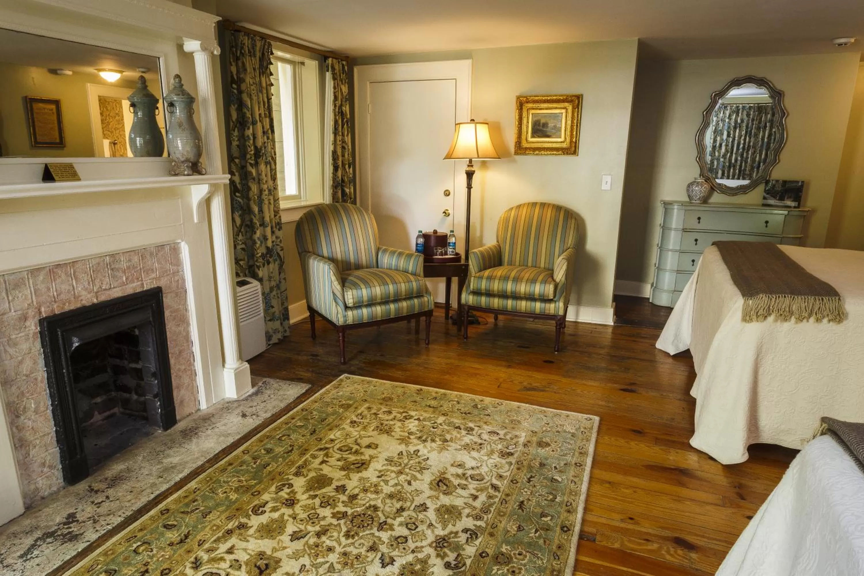 Photo of the whole room, Bed in Eliza Thompson House, Historic Inns of Savannah Collection