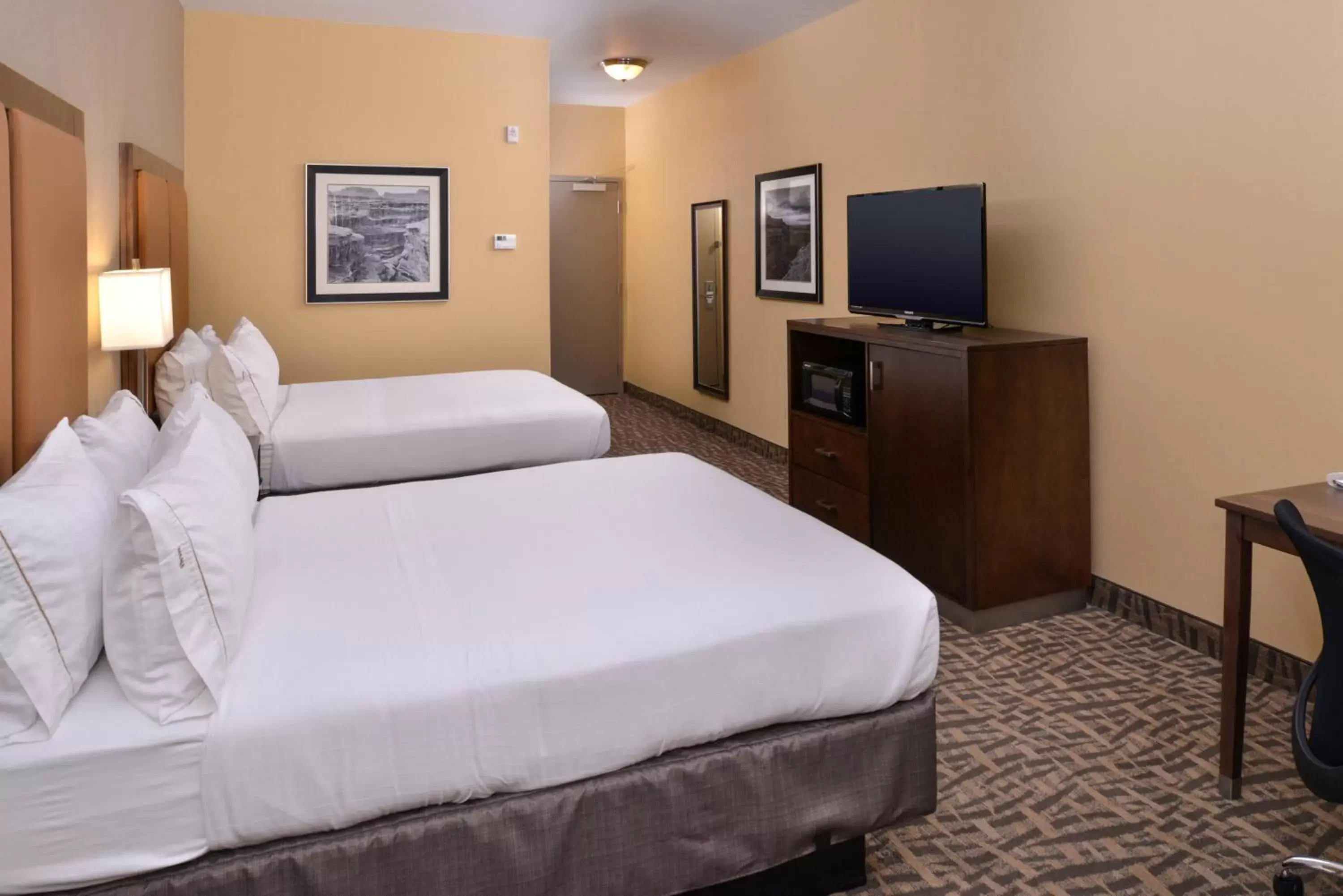 Photo of the whole room, Bed in Holiday Inn Express Hotels Page, an IHG Hotel