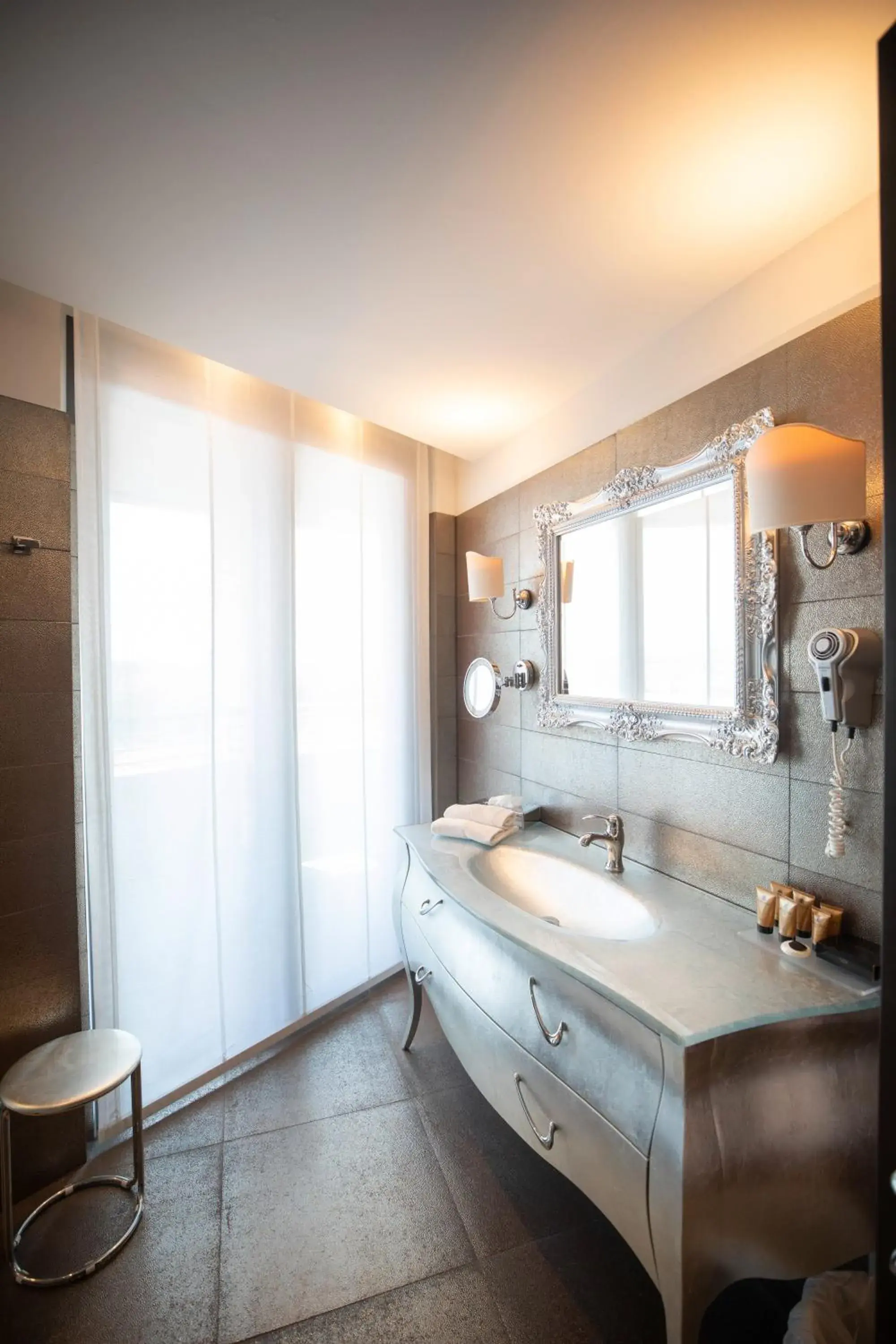 Bathroom in Laguna Palace Hotel Grado