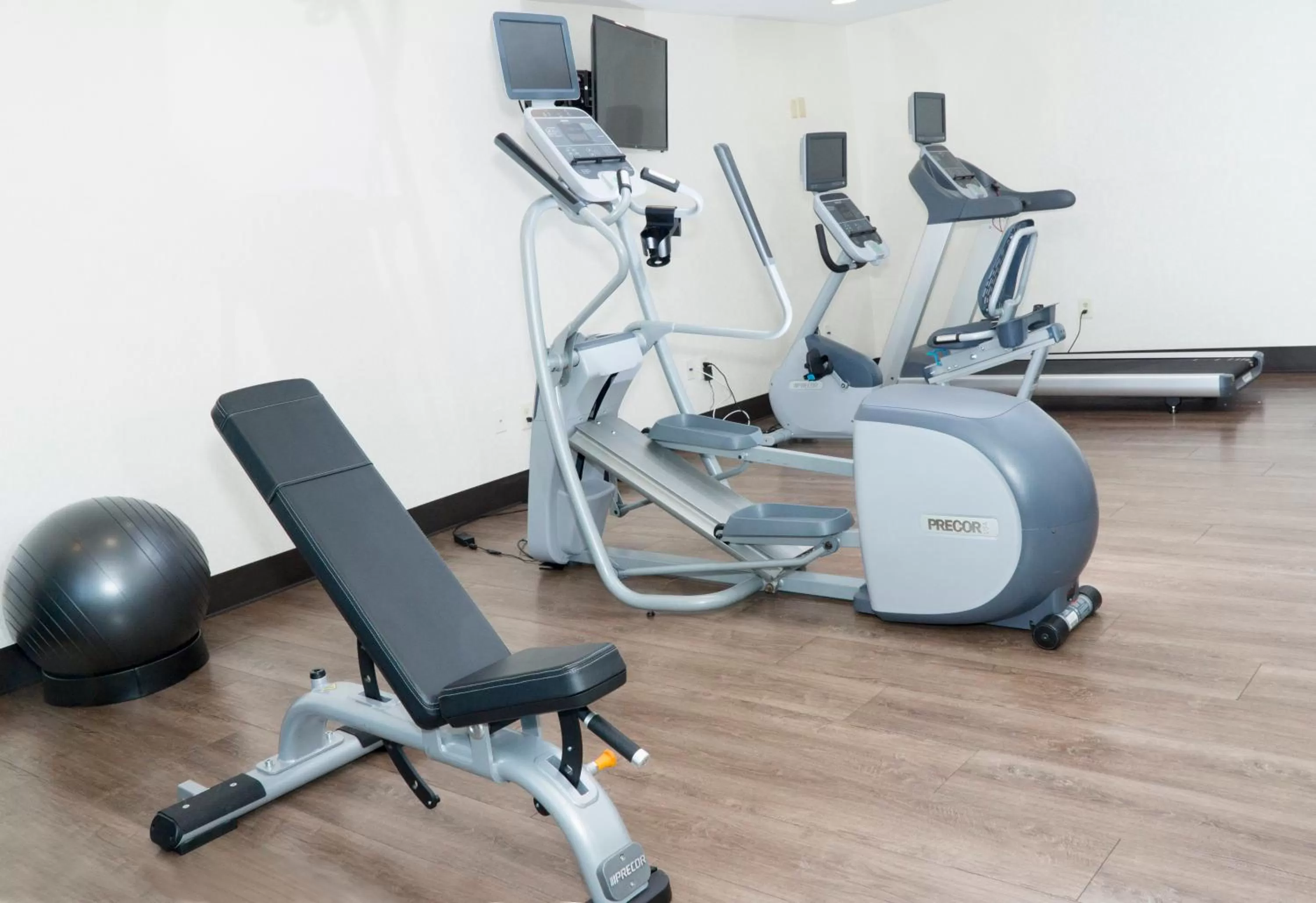 Fitness centre/facilities in Holiday Inn Express Hotel & Suites Madison by IHG
