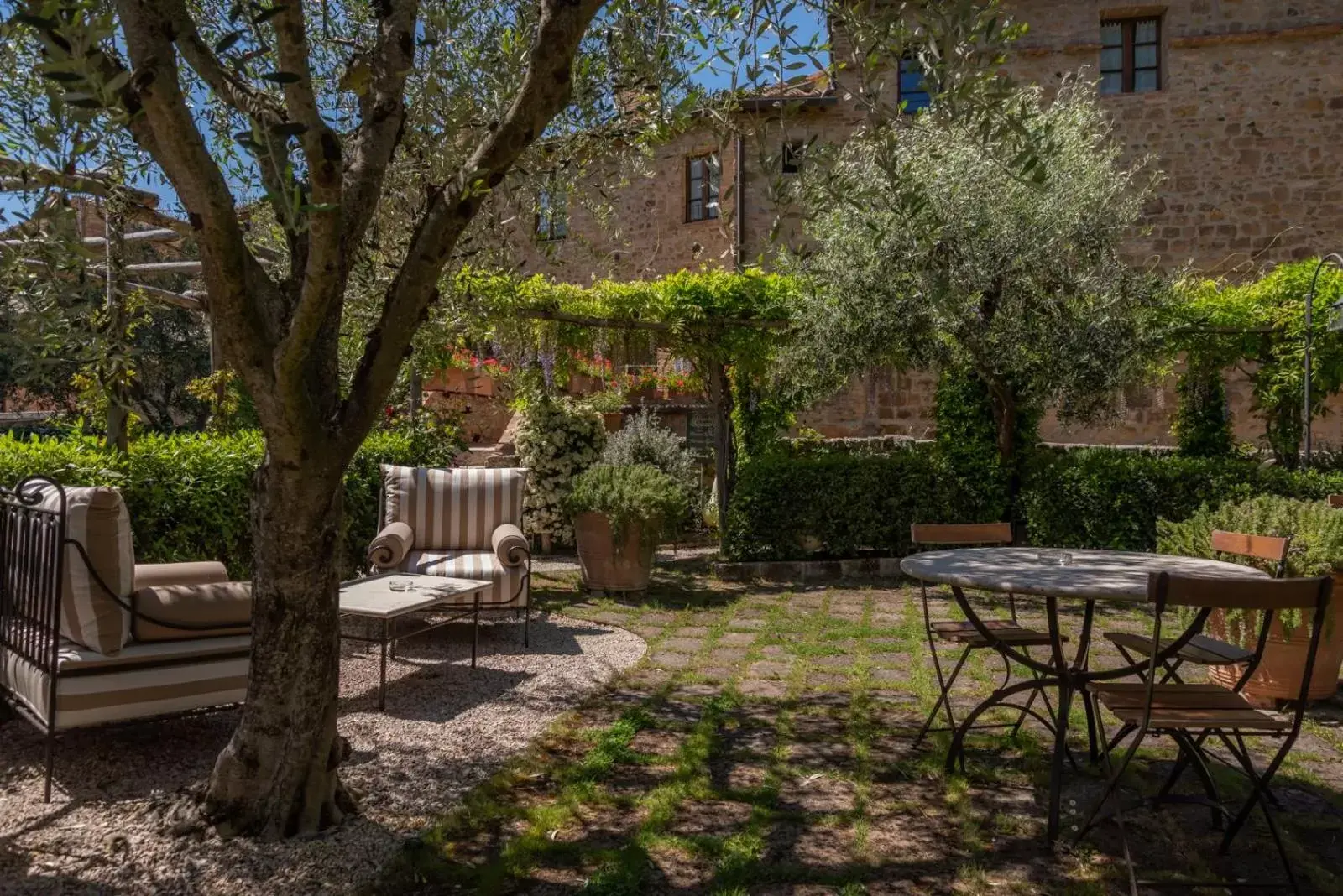 Garden in TORRE GIARDINO SEGRETO B&B- Borgo Capitano Collection - Albergo diffuso