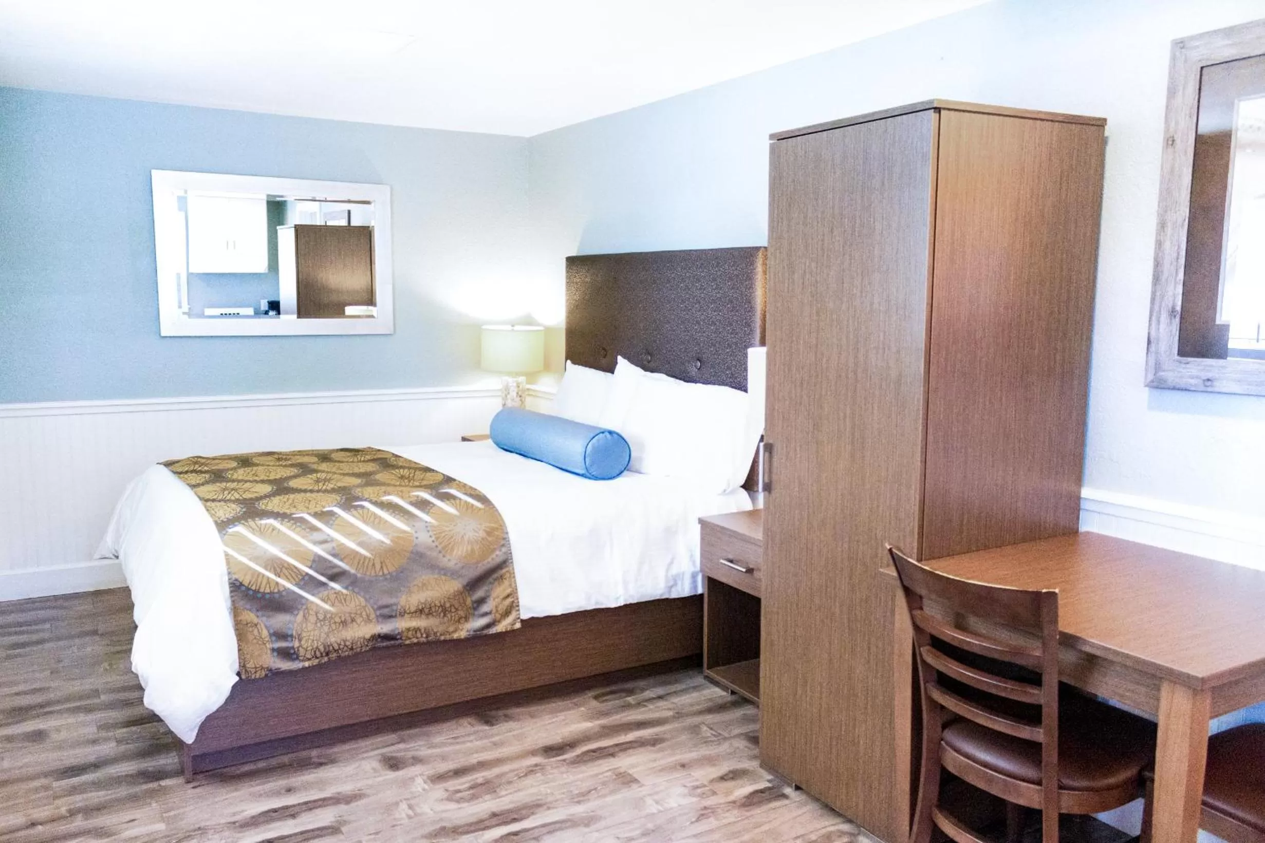 Bedroom, Bed in Ocean Echo Inn & Beach Cottages