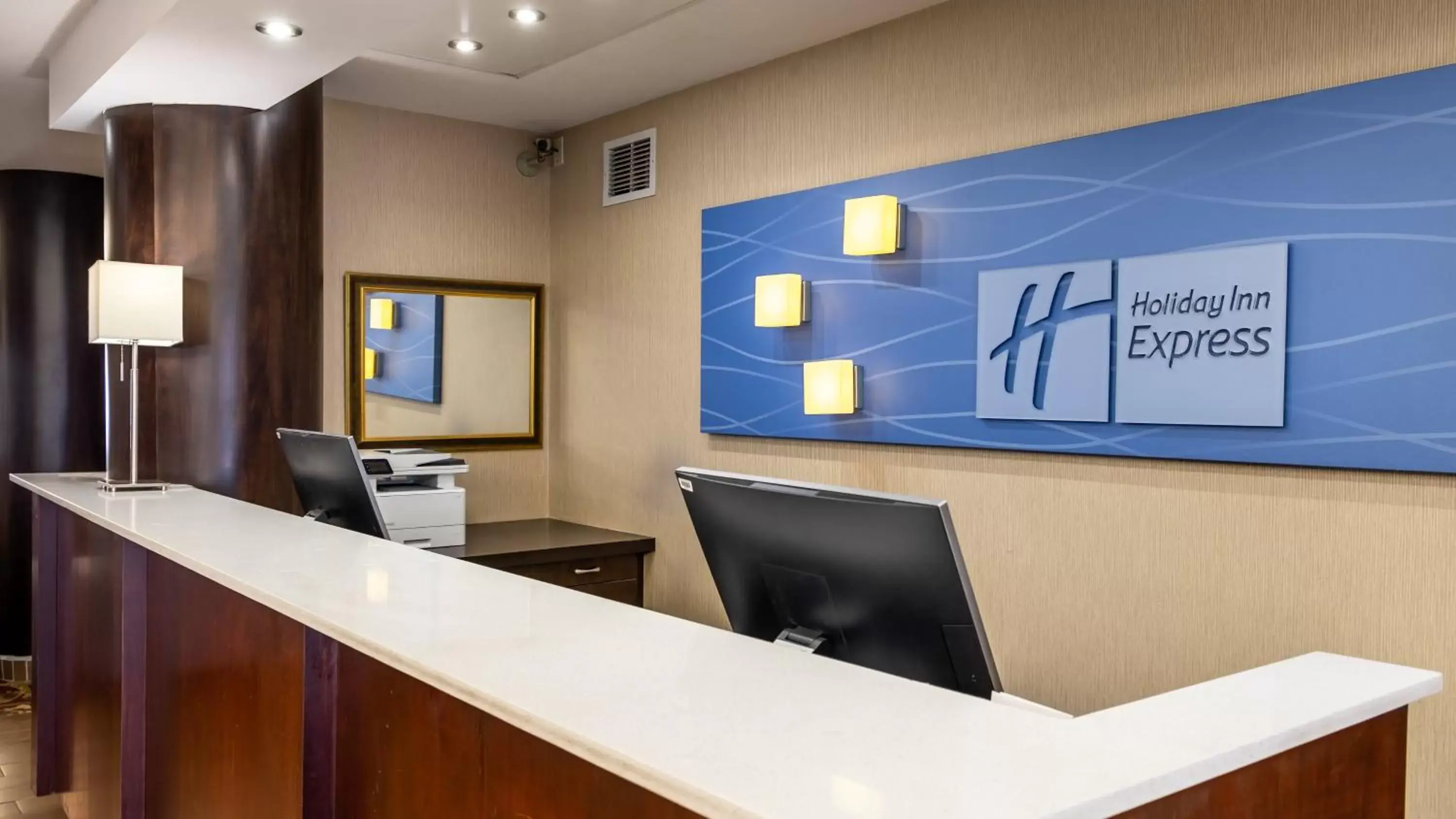 Lobby or reception, TV/Entertainment Center in Holiday Inn Express Hotel & Suites - Edmonton International Airport, an IHG Hotel