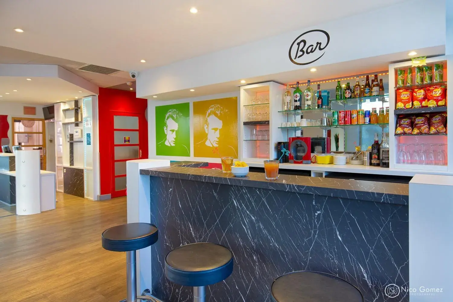 Lounge or bar in ibis Styles Cannes Le Cannet Lounge or bar in ibis Styles Cannes Le Cannet