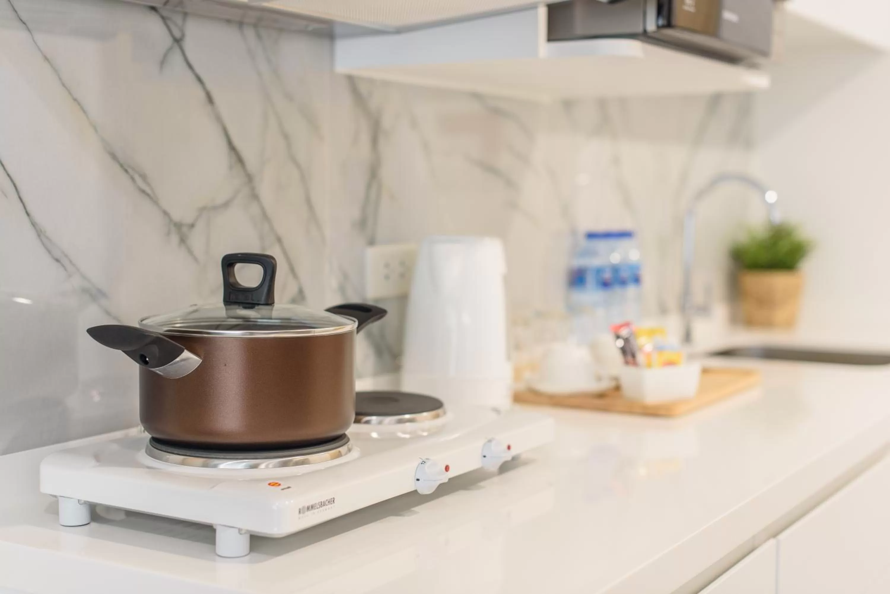 Kitchen or kitchenette in Alix Bangkok Hotel