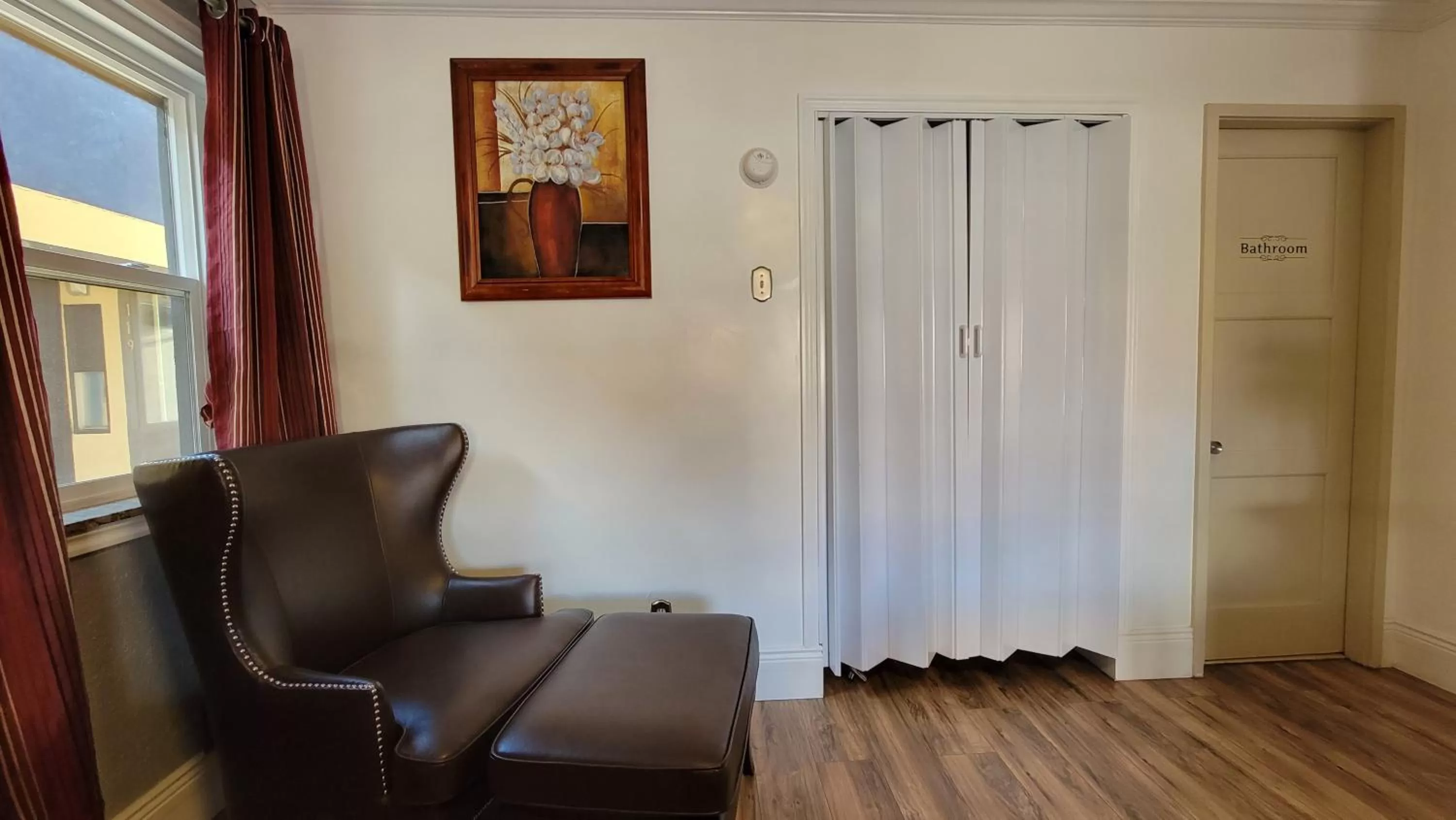 Seating area in Mountain Star Inn