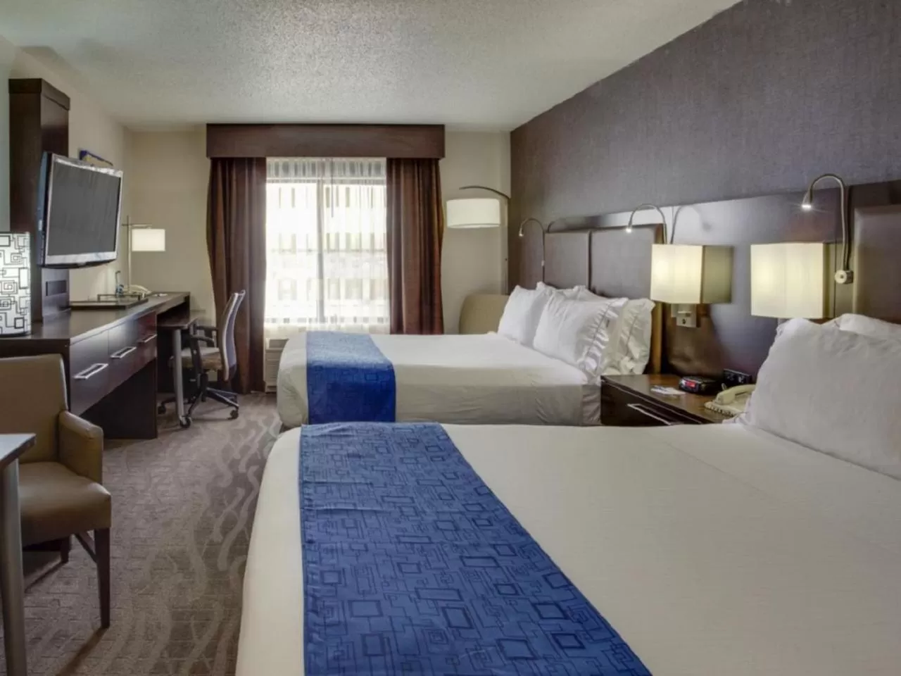 Photo of the whole room, Bed in Holiday Inn Express Hotel & Suites Meadowlands Area by IHG