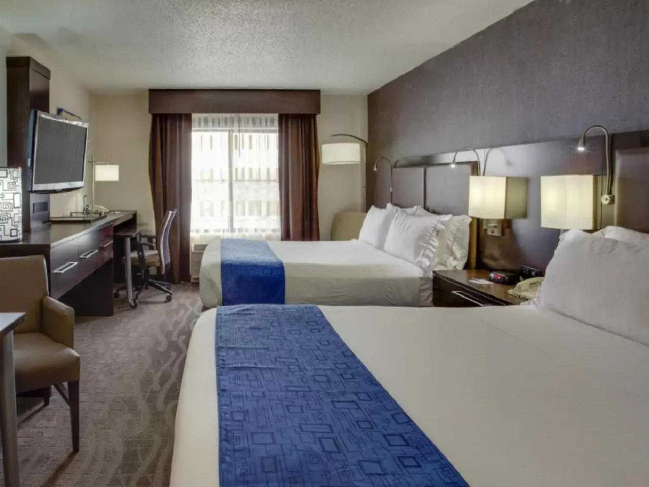 Photo of the whole room, Bed in Holiday Inn Express Hotel & Suites Meadowlands Area, an IHG Hotel