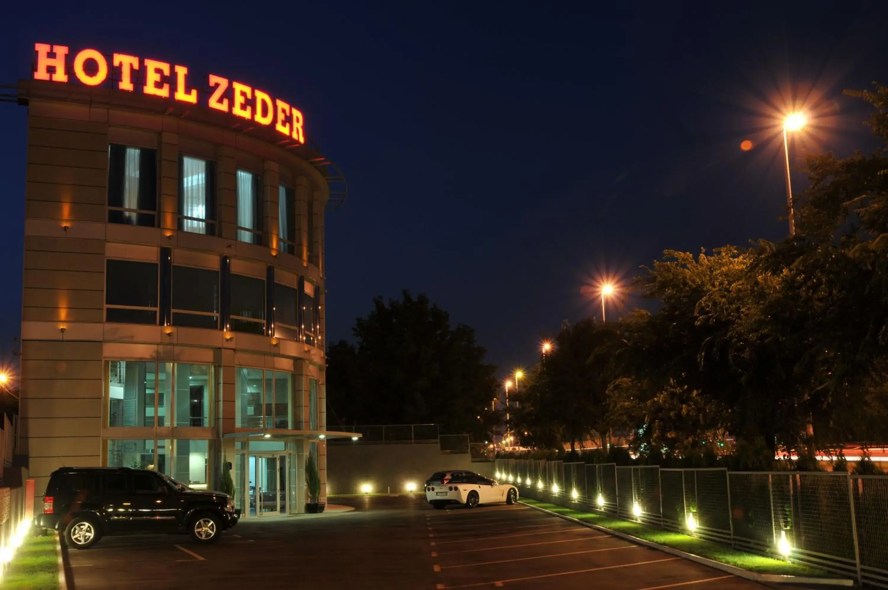 Facade/entrance, Property Building in Hotel Zeder Garni