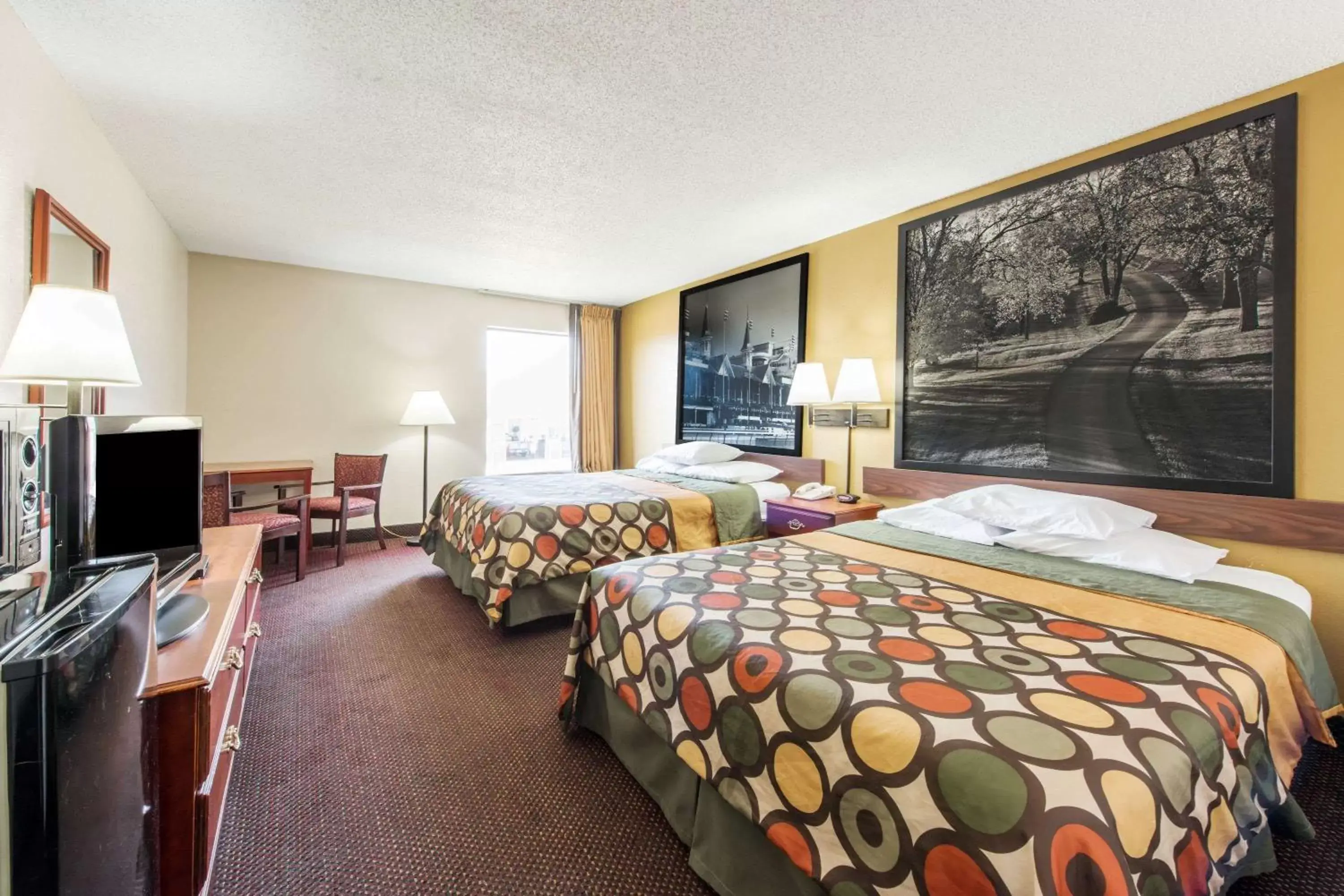 On site, Bed in Super 8 by Wyndham Shepherdsville - Louisville South I65