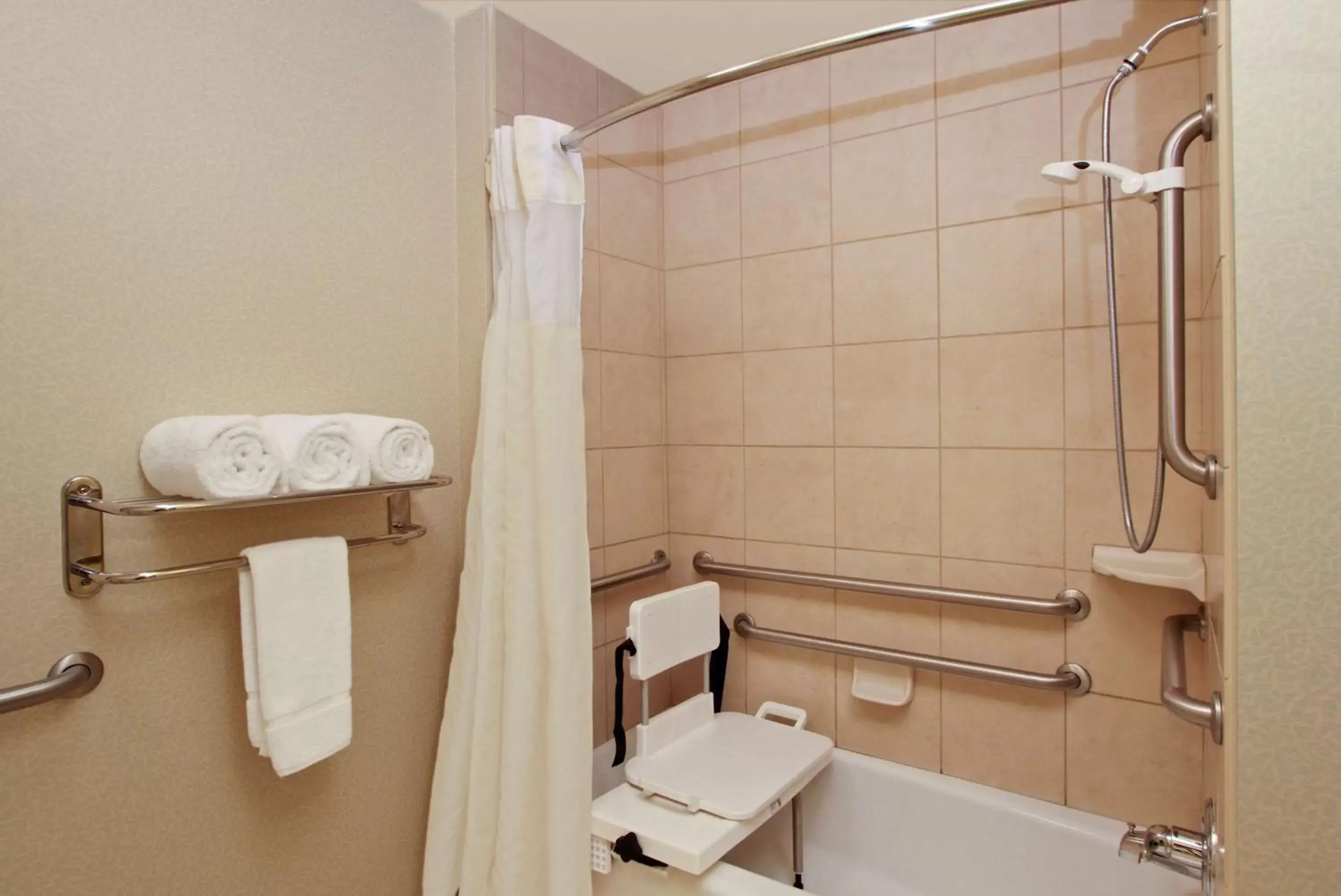 Bathroom in Hilton Garden Inn Beaumont Bathroom in Hilton Garden Inn Beaumont