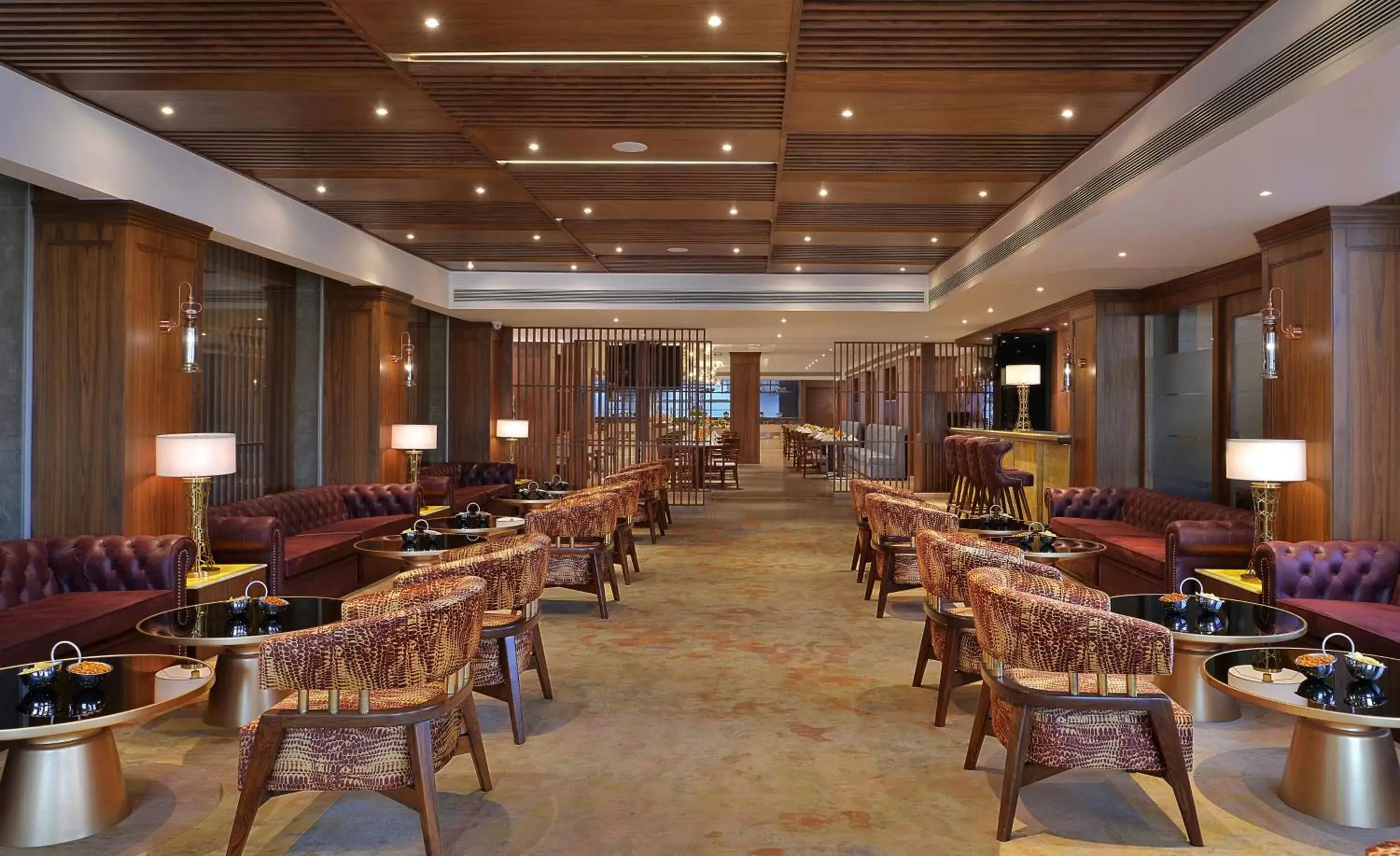 Lounge or bar, Restaurant/Places to Eat in Radisson Chandigarh Zirakpur