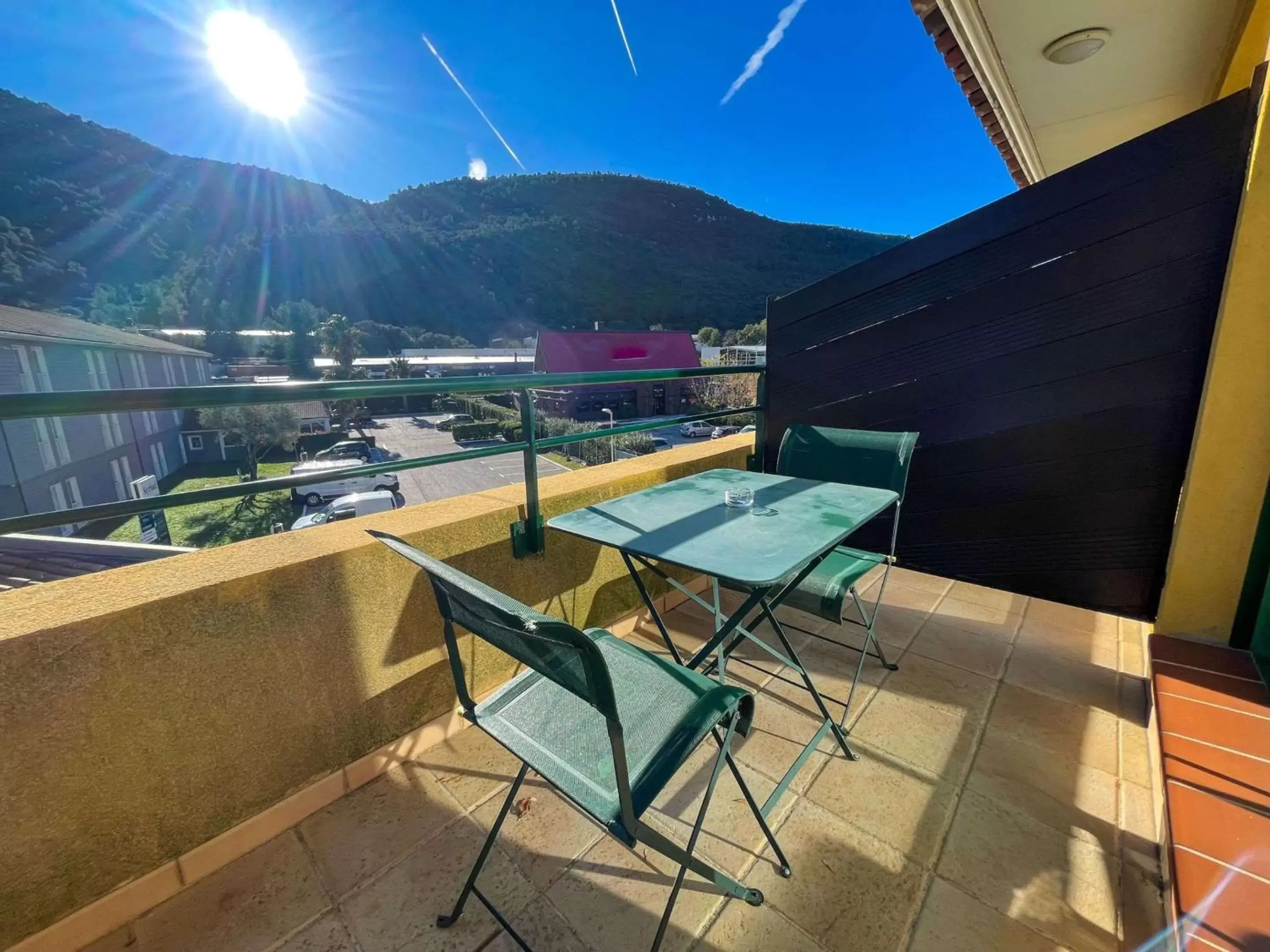 Bedroom, Balcony/Terrace in Best Western Gemenos en Provence