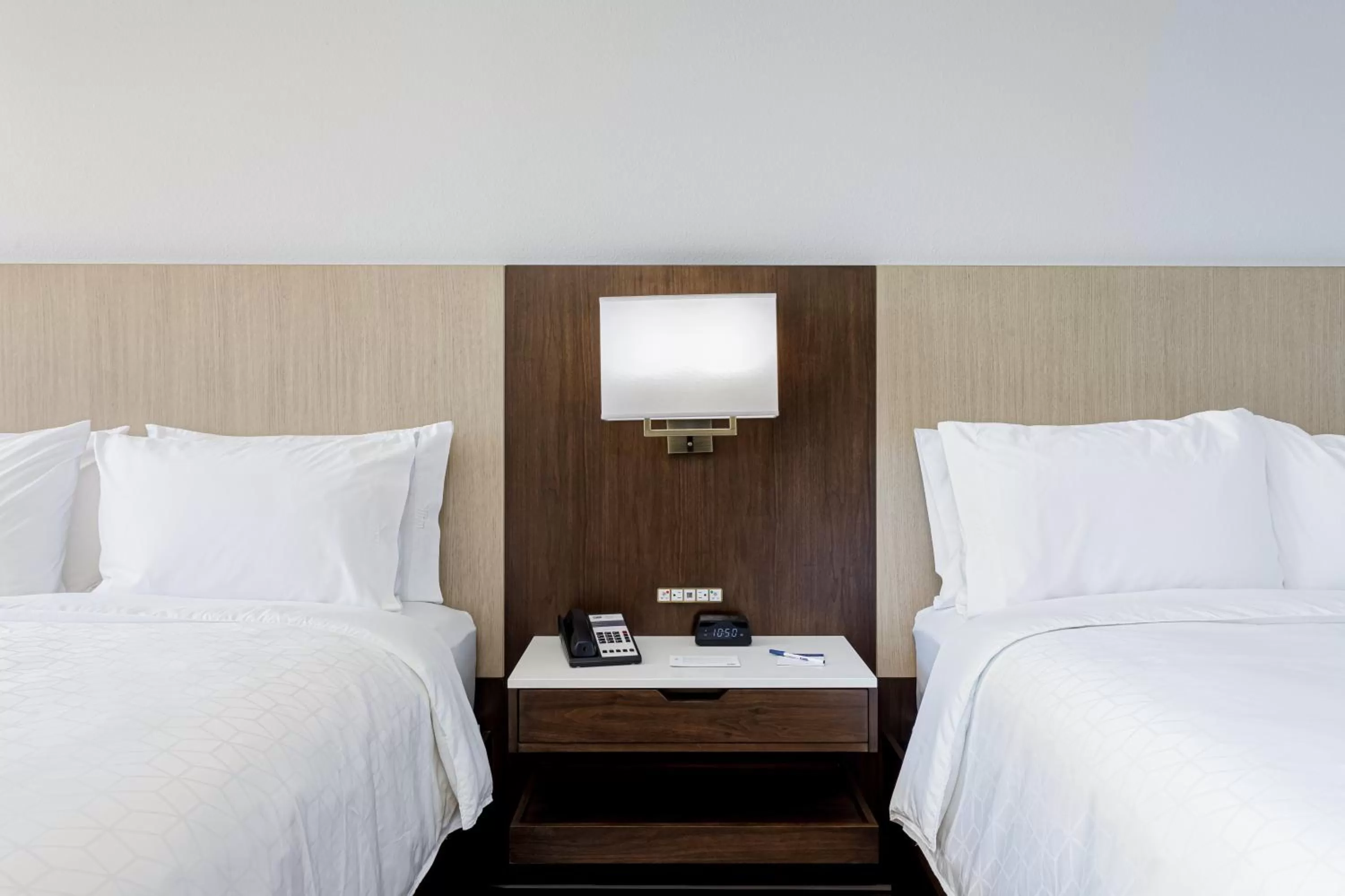 Photo of the whole room, Bed in Holiday Inn Express Pensacola Beach by IHG