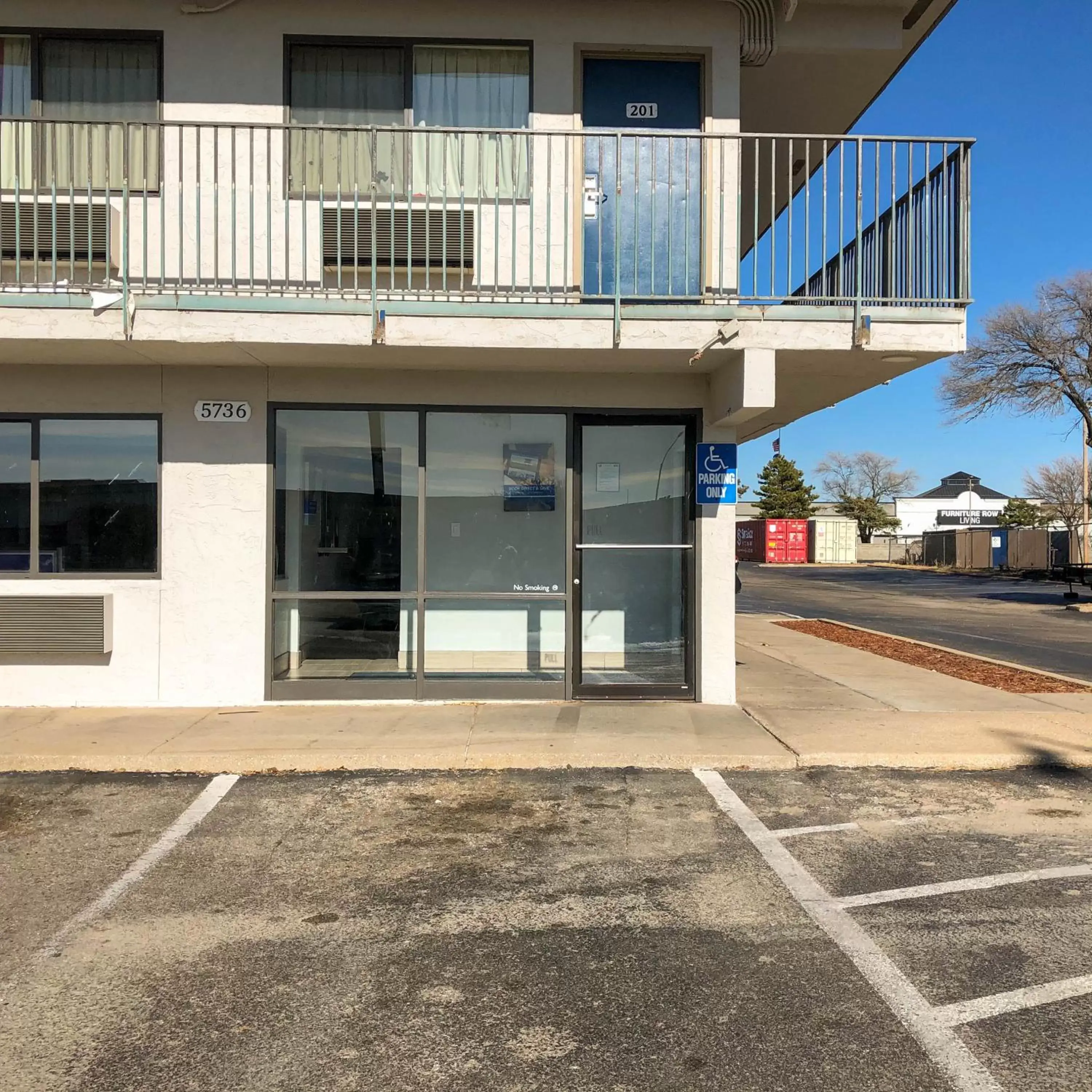 Property Building in Studio 6 Wichita, KS - Airport