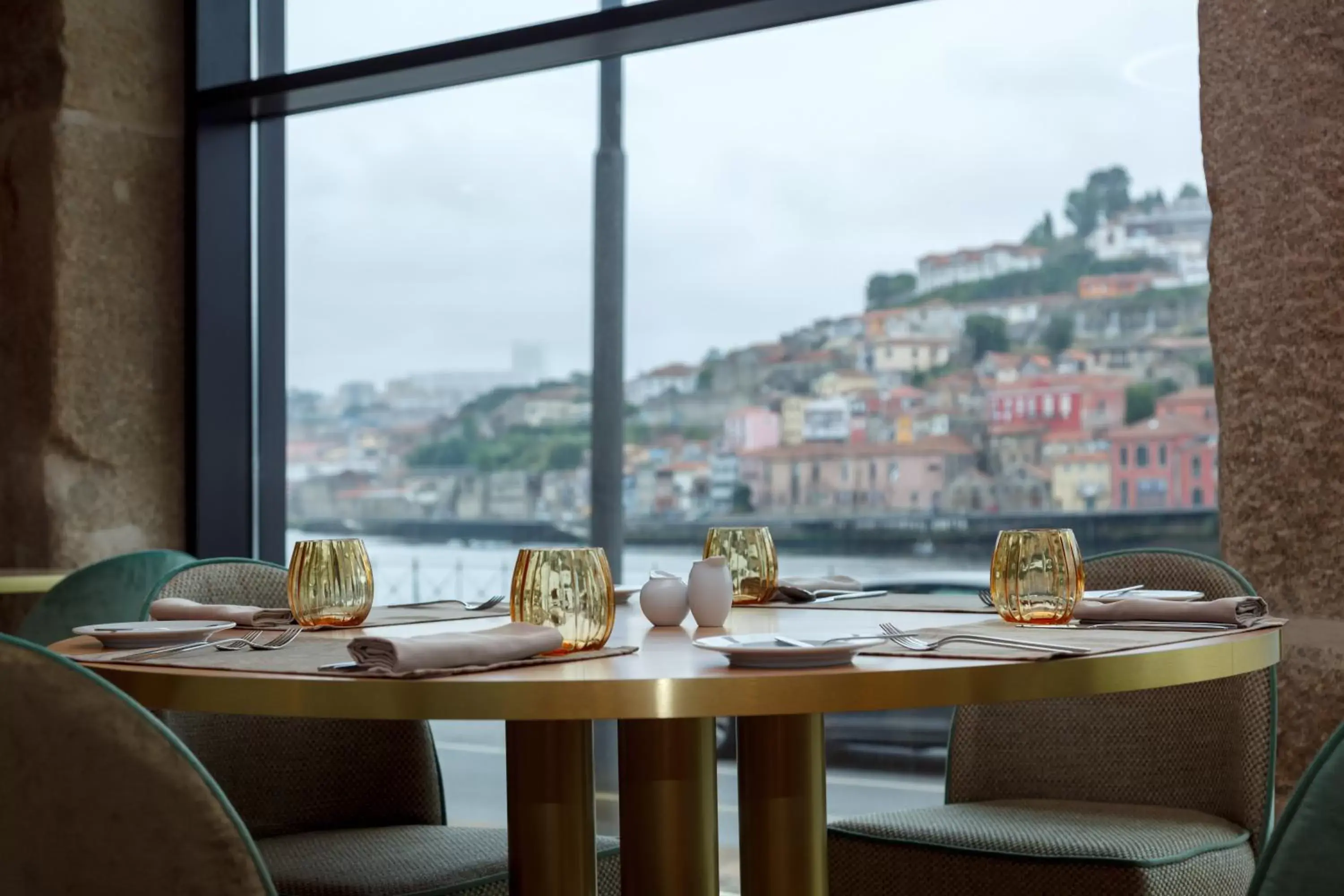Restaurant/places to eat in NEYA Porto Hotel
