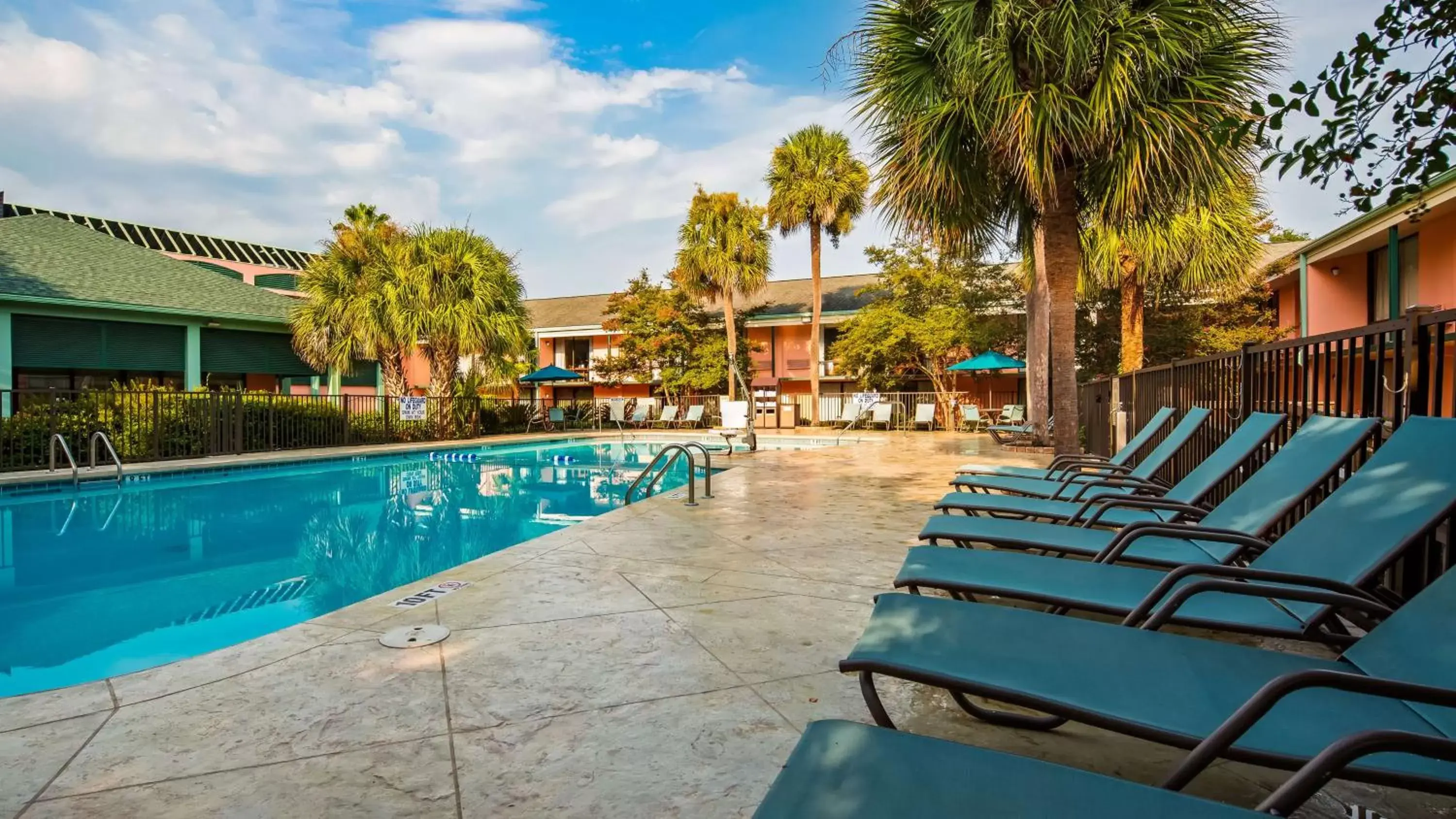 On site, Swimming Pool in Best Western Charleston Inn