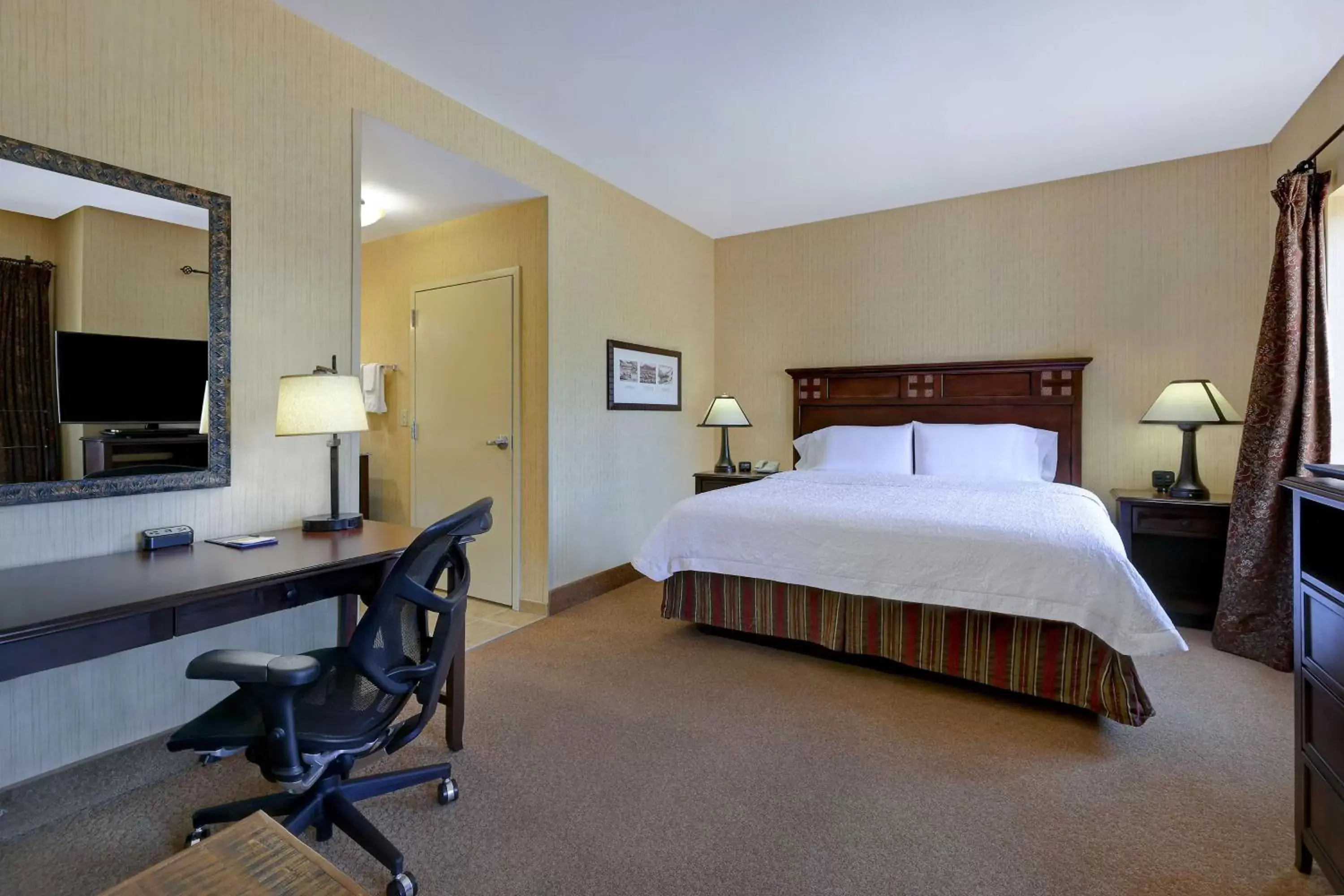 Bedroom, Bed in Hampton Inn & Suites Tahoe-Truckee