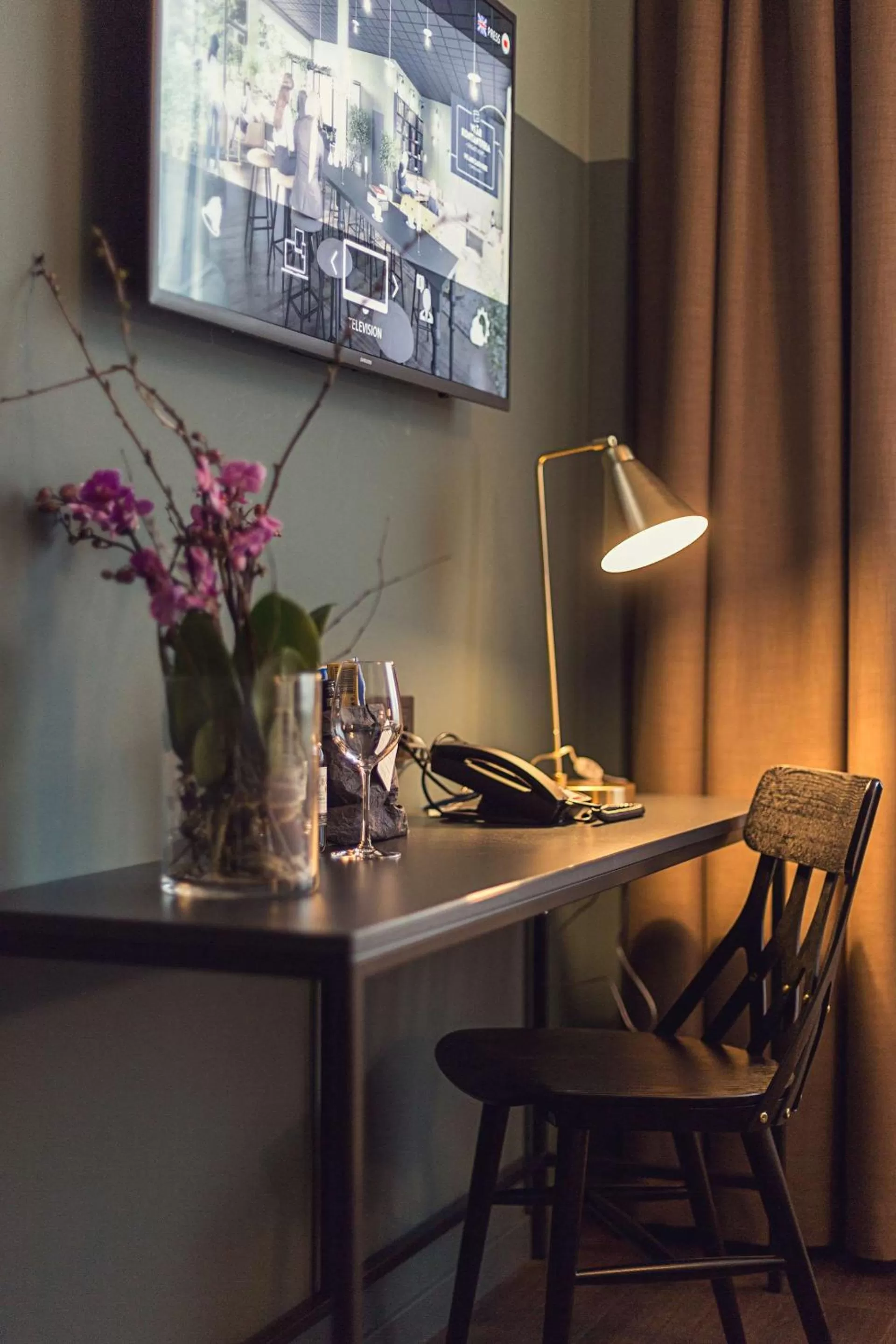 TV and multimedia in Best Western Plus Hus 57