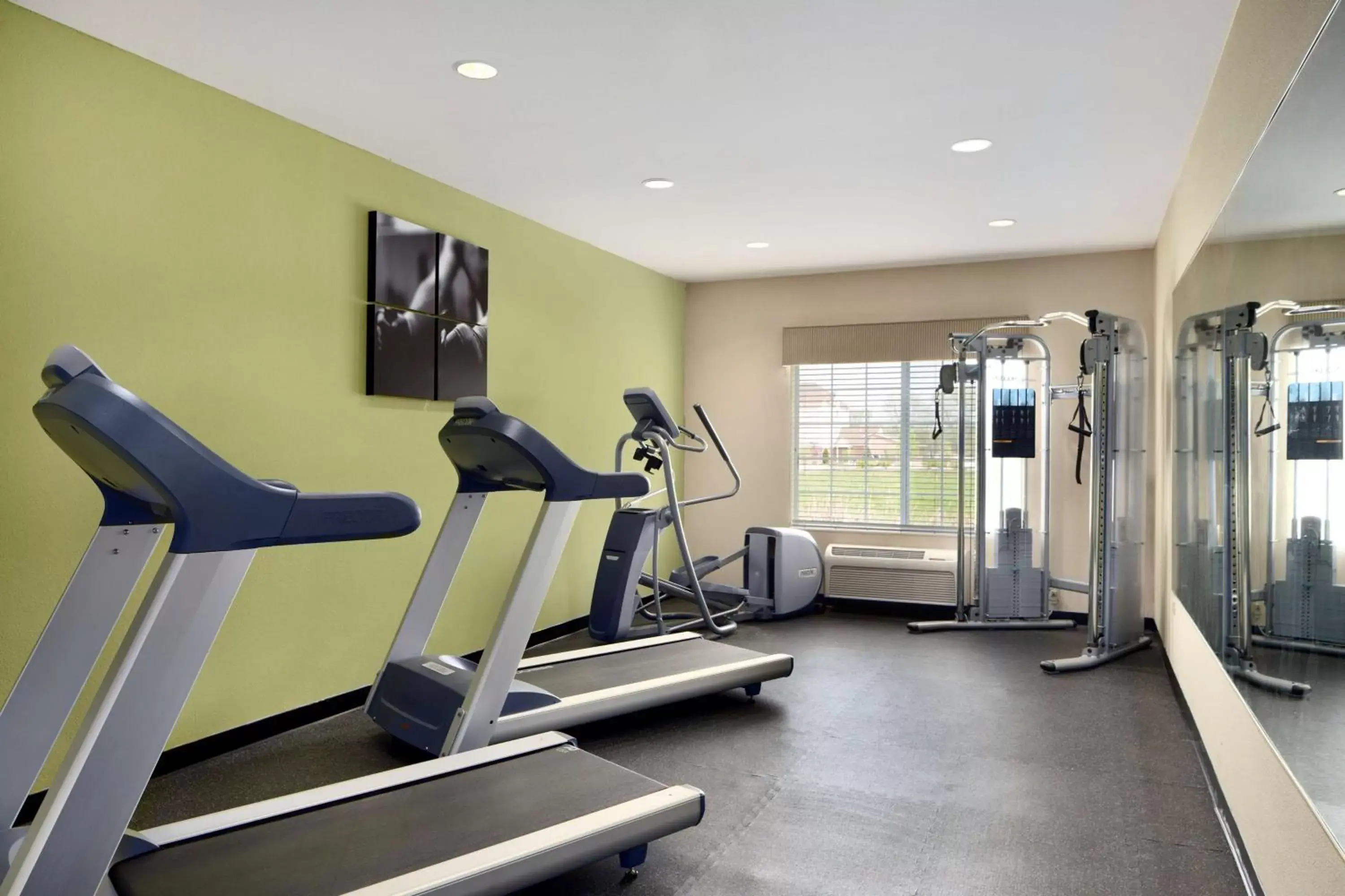 Activities, Fitness Center/Facilities in Country Inn & Suites by Radisson, Michigan City, IN