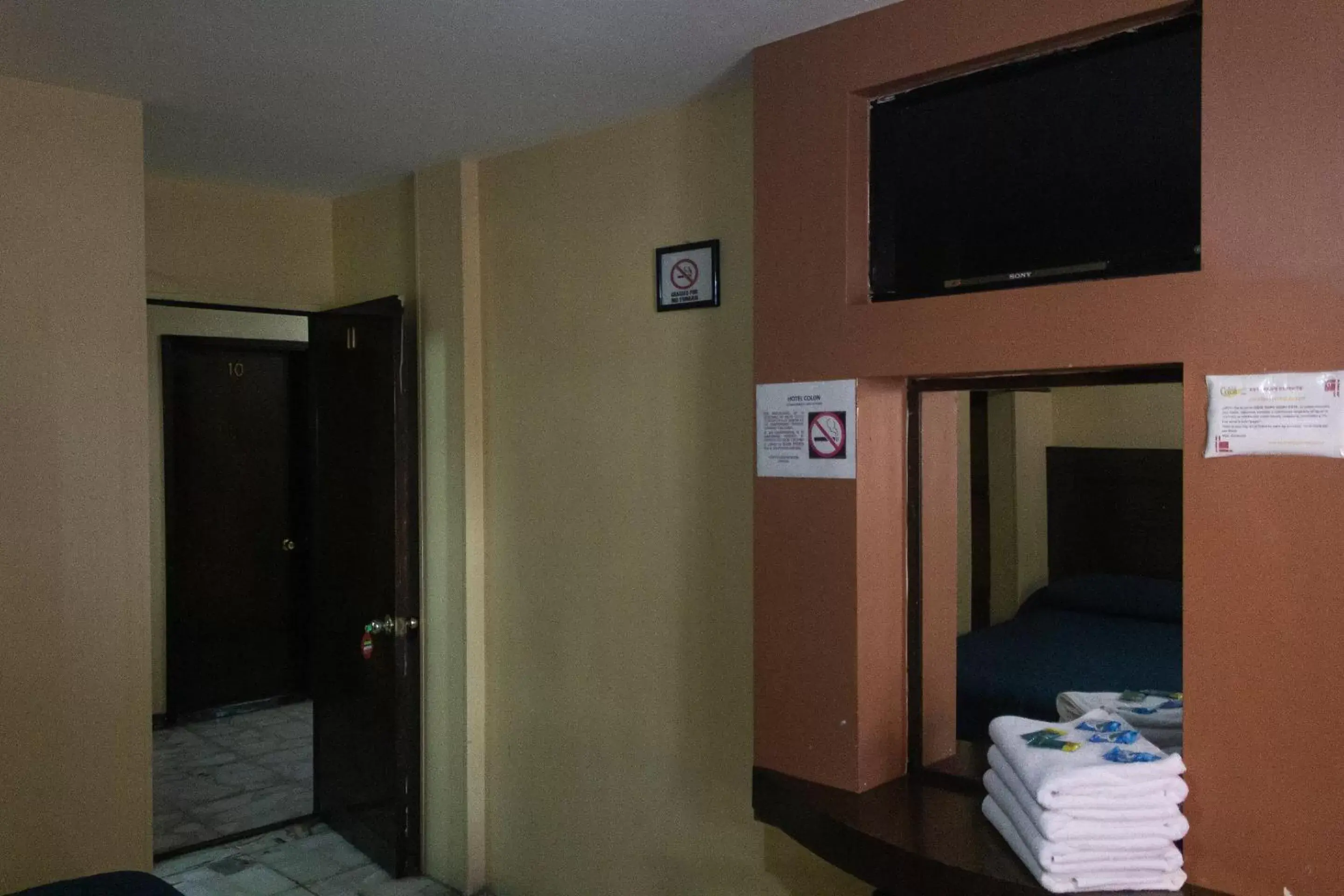 Bedroom, TV/Entertainment Center in OYO Hotel Colón, Plaza Bicentenario, Zacatecas Centro