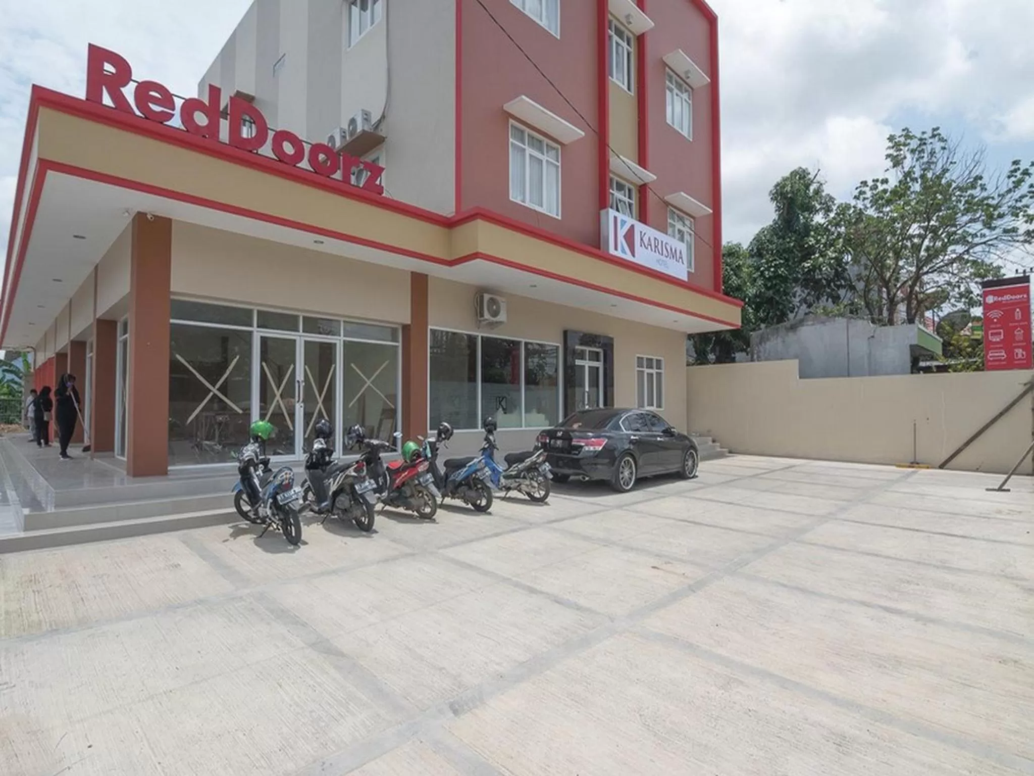 Property building in RedDoorz near Islamic Center Samarinda