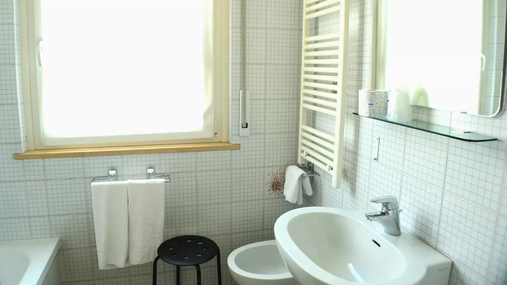 Bathroom in Best Quality Hotel Gran Mogol