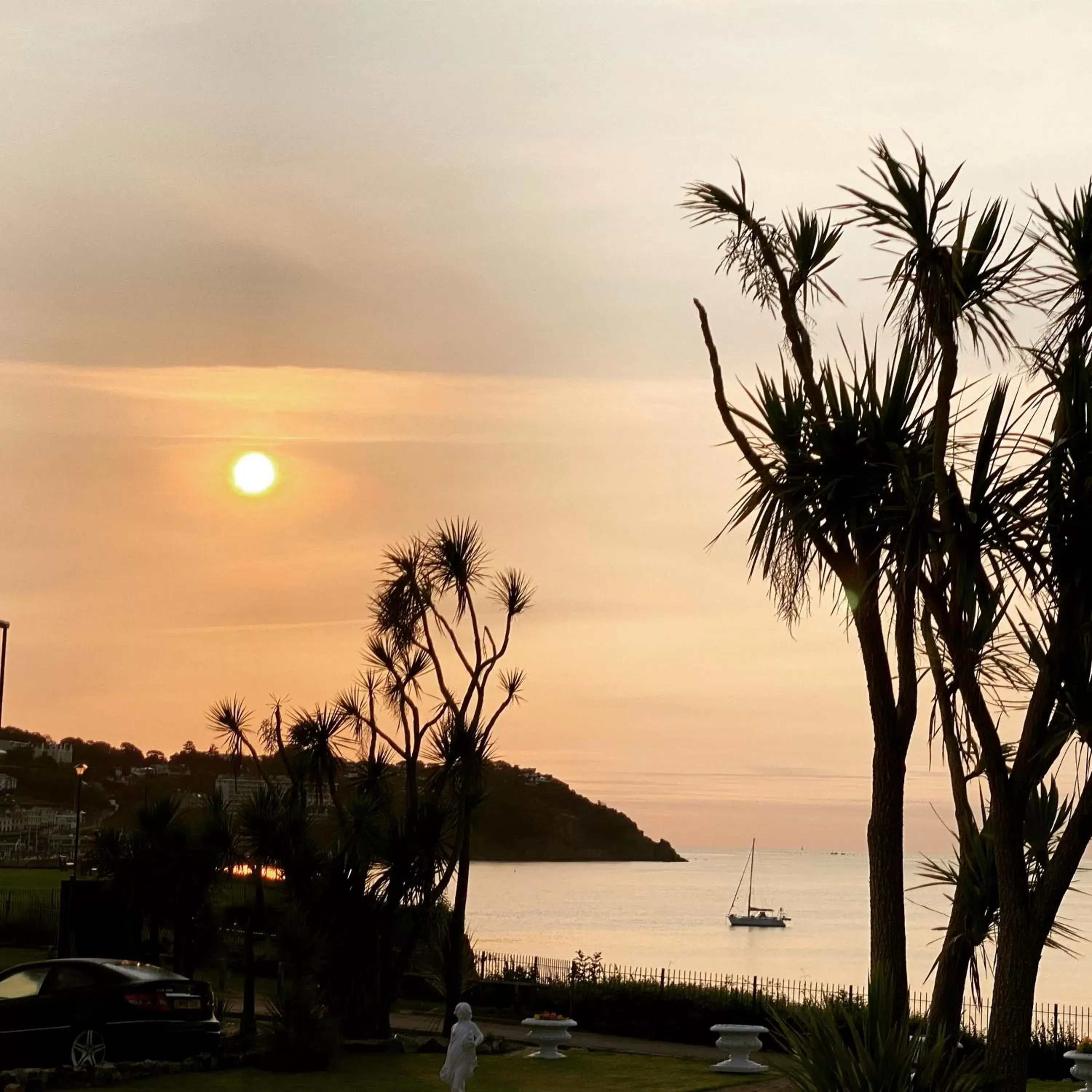 Natural landscape, Sunrise/Sunset in Waters Edge Hotel