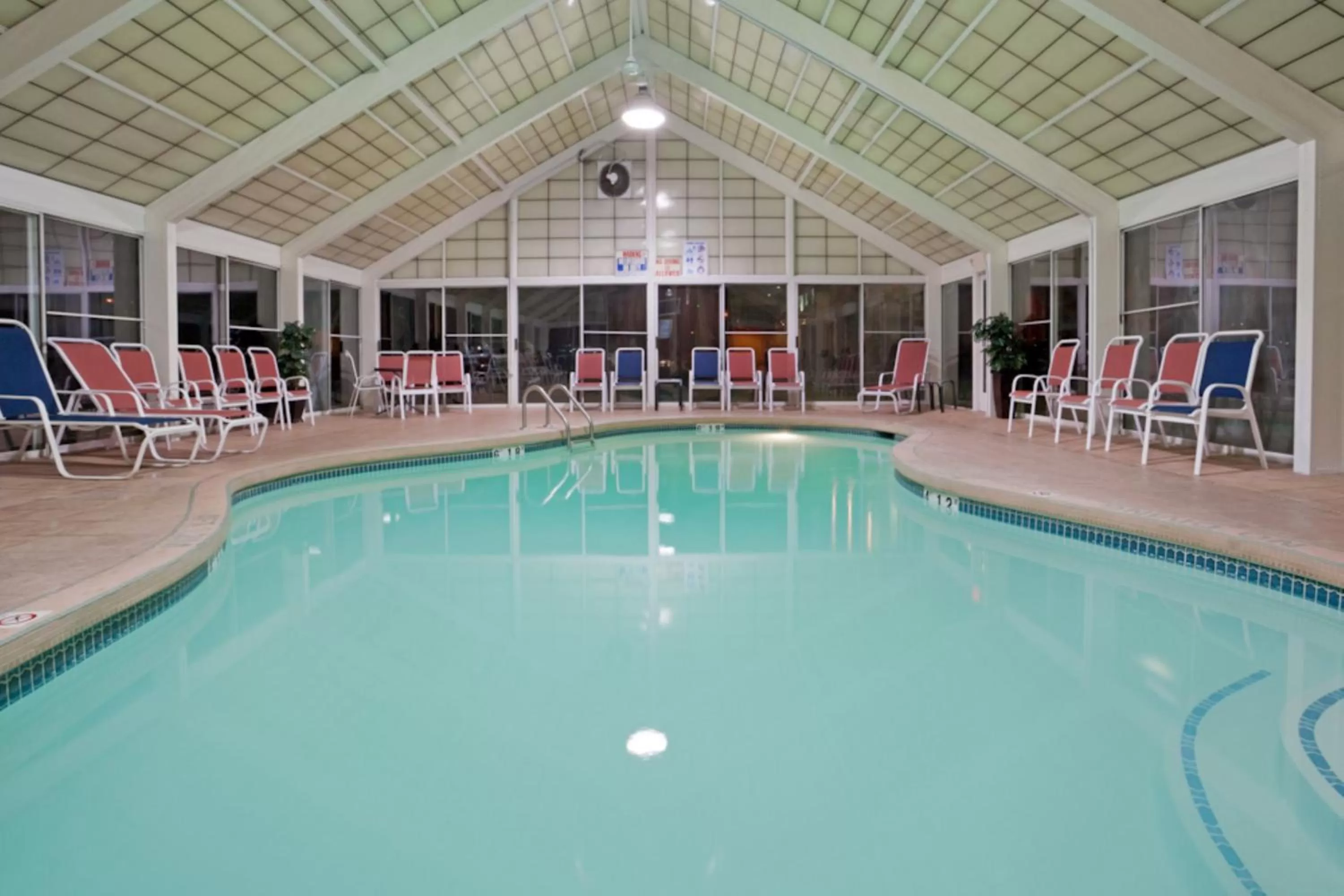 Swimming pool in Holiday Inn Portsmouth by IHG