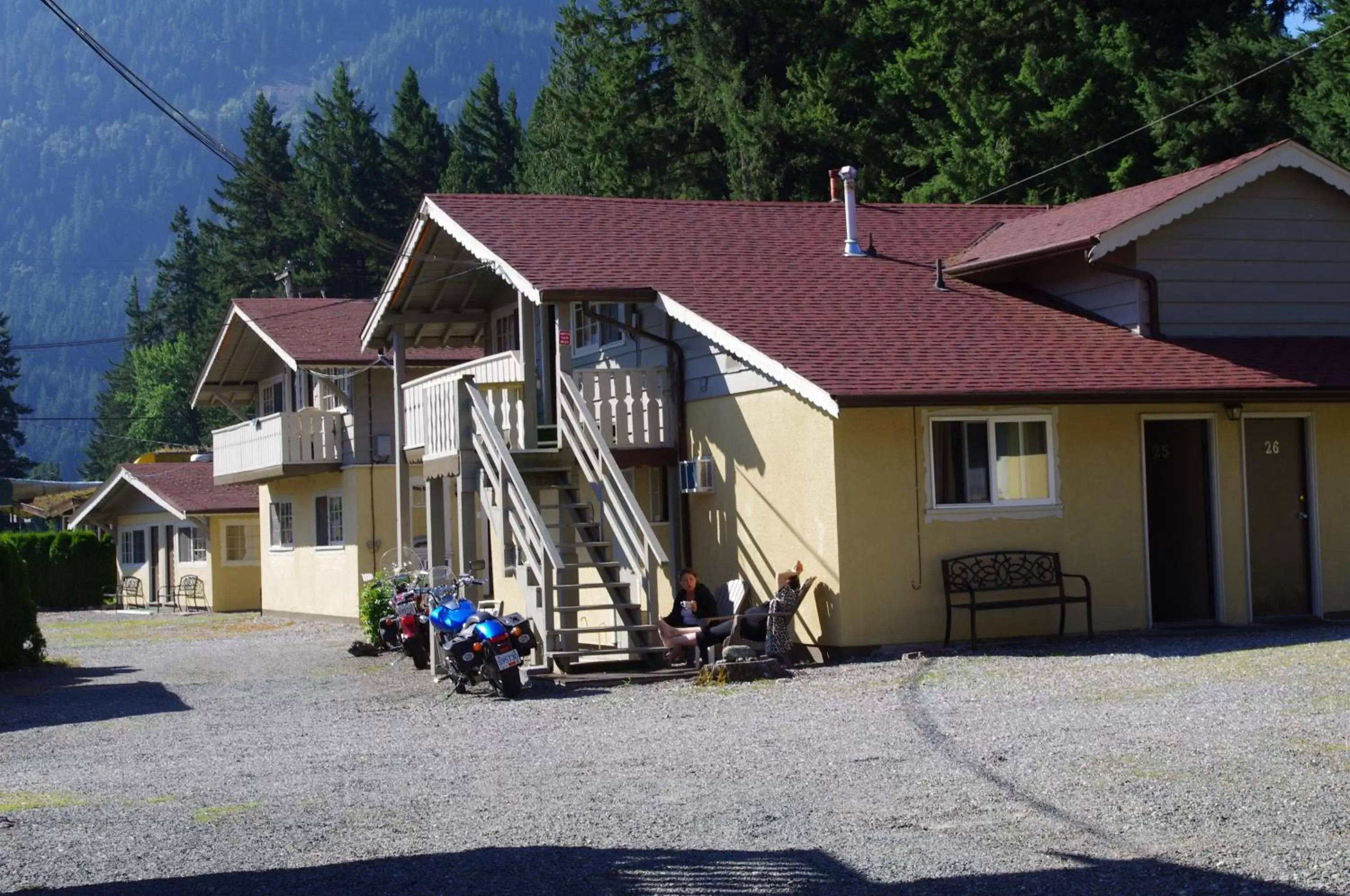 Property Building in Swiss Chalets Motel