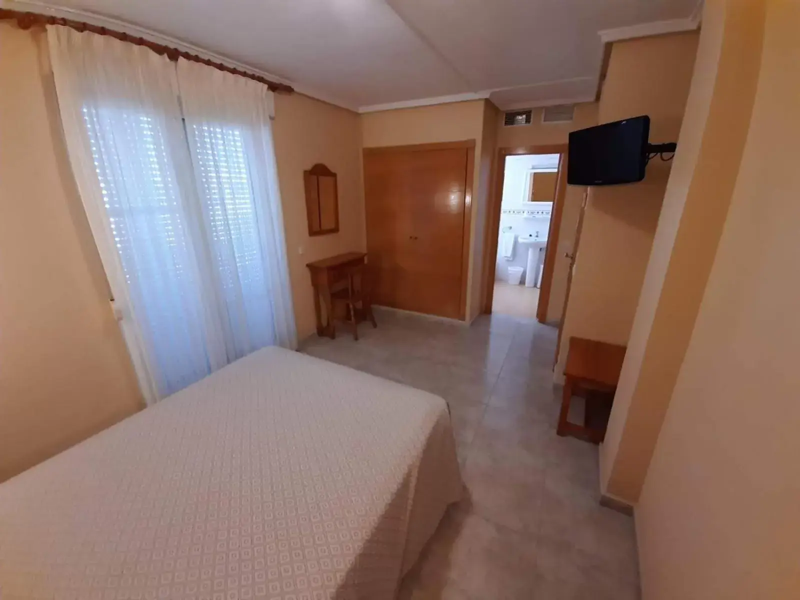 Double or Twin Room with Balcony in Hotel Cano Double or Twin Room with Balcony in Hotel Cano