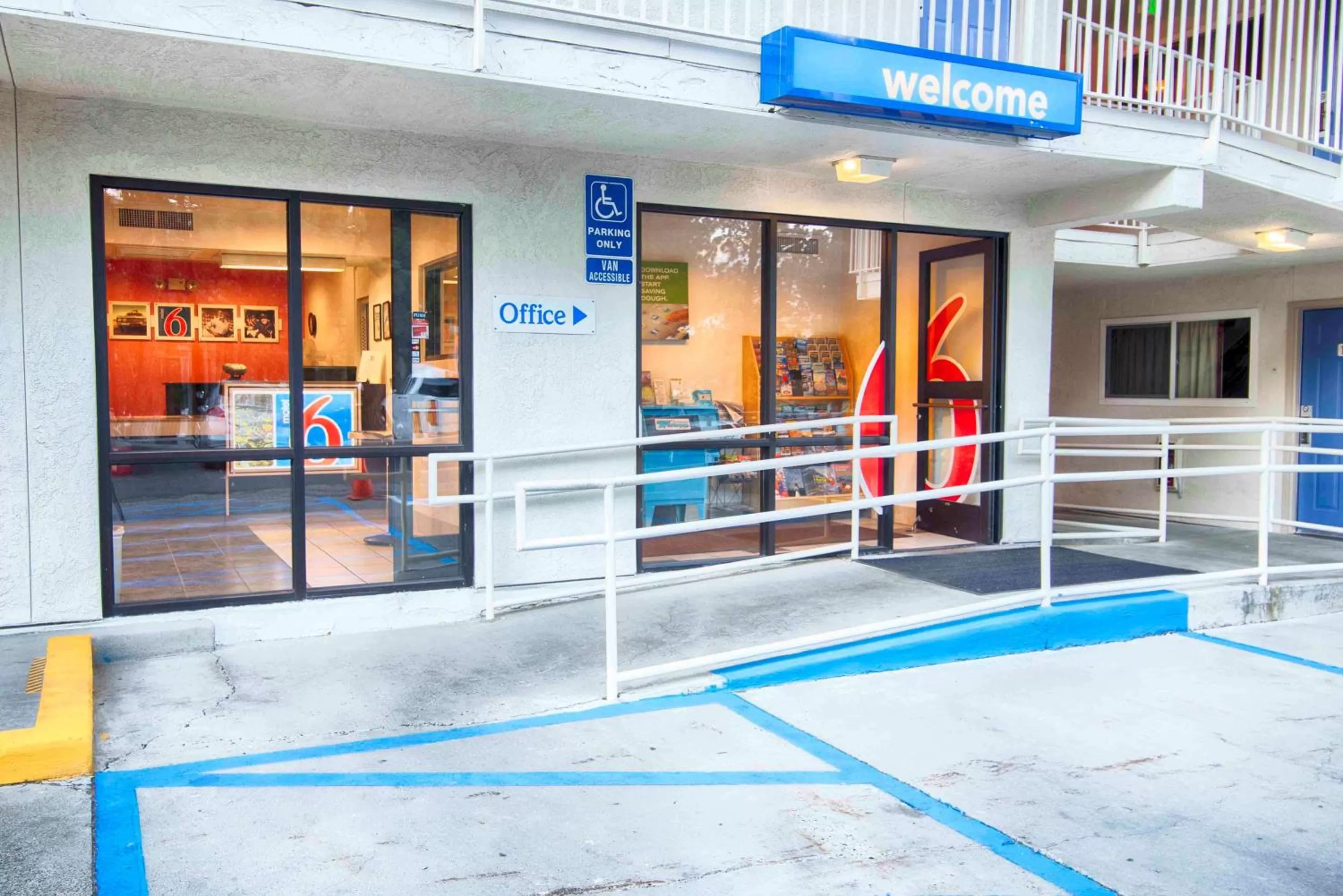 Property building in Motel 6-Mammoth Lakes, CA