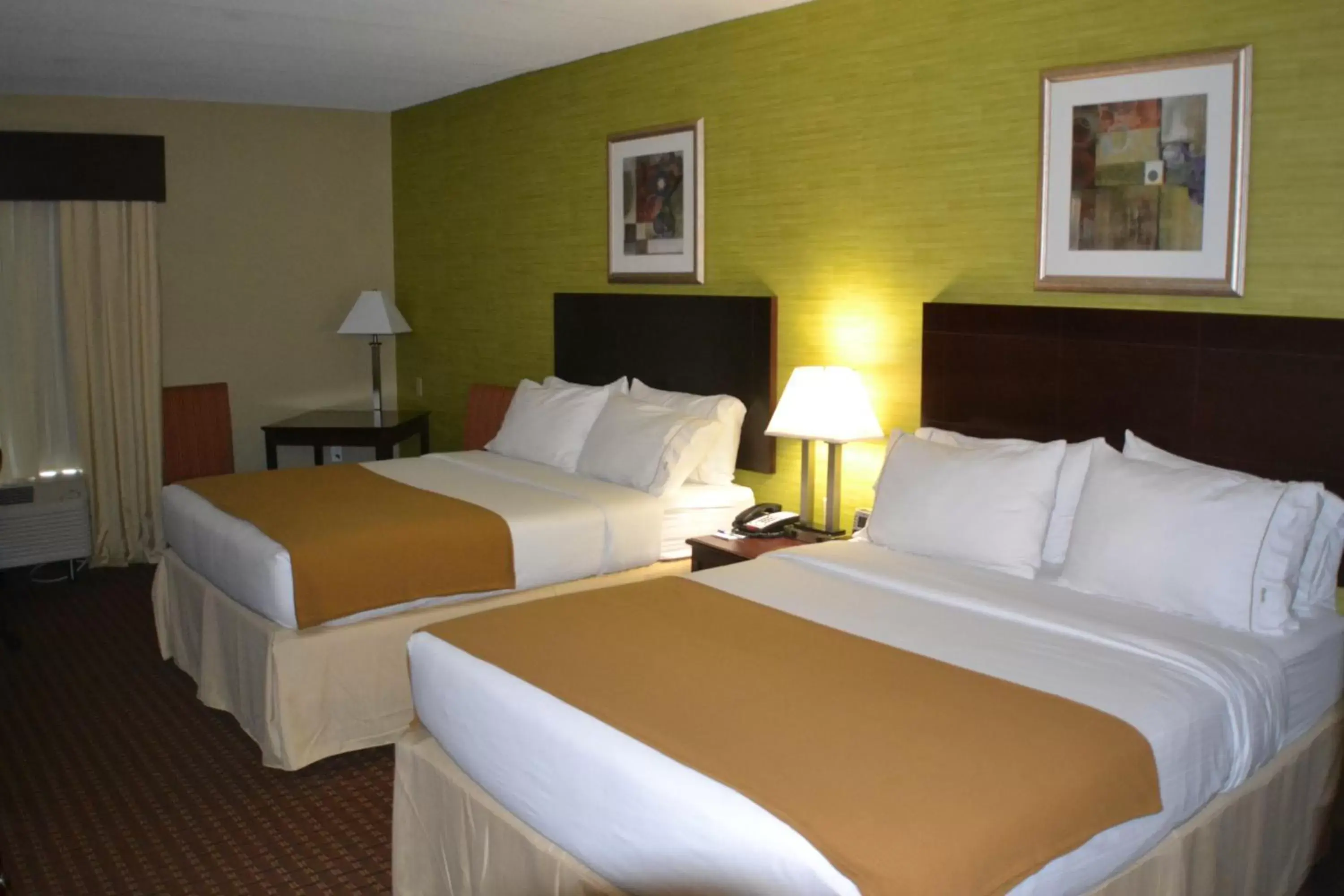 Bed in Holiday Inn Express Hotel & Suites Indianapolis W - Airport Area, an IHG Hotel