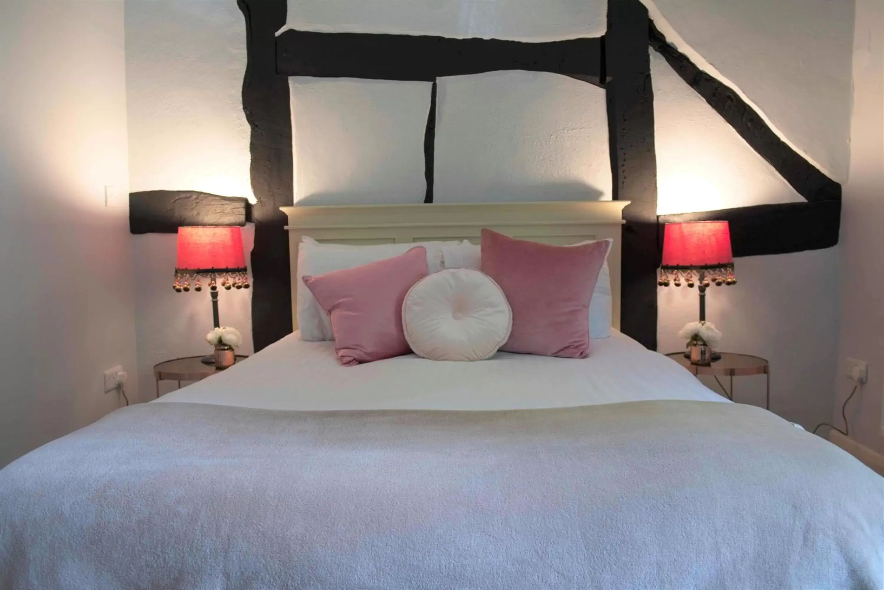 Shower, Bed in The Old Vicarage Hotel & Restaurant