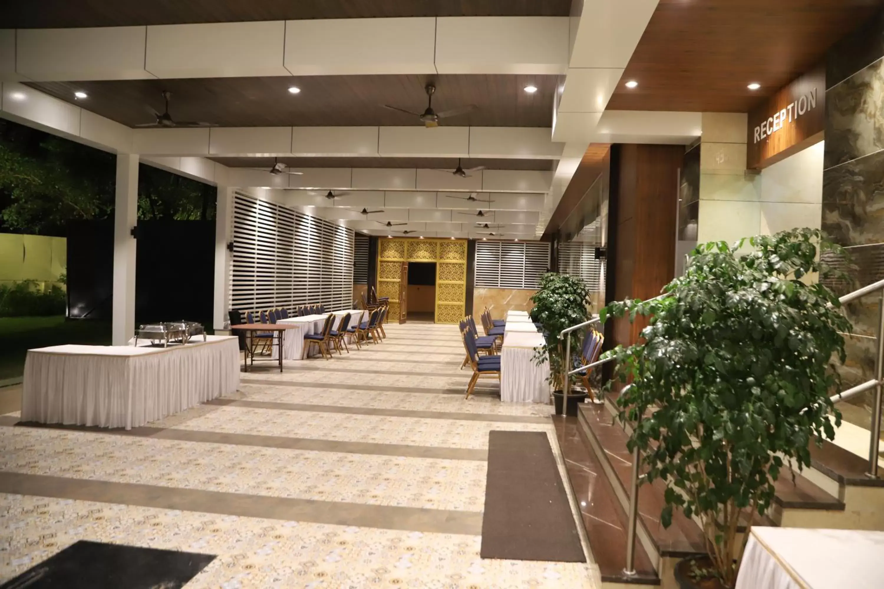 Restaurant/places to eat in Maple Inn Restaurant/places to eat in Maple Inn