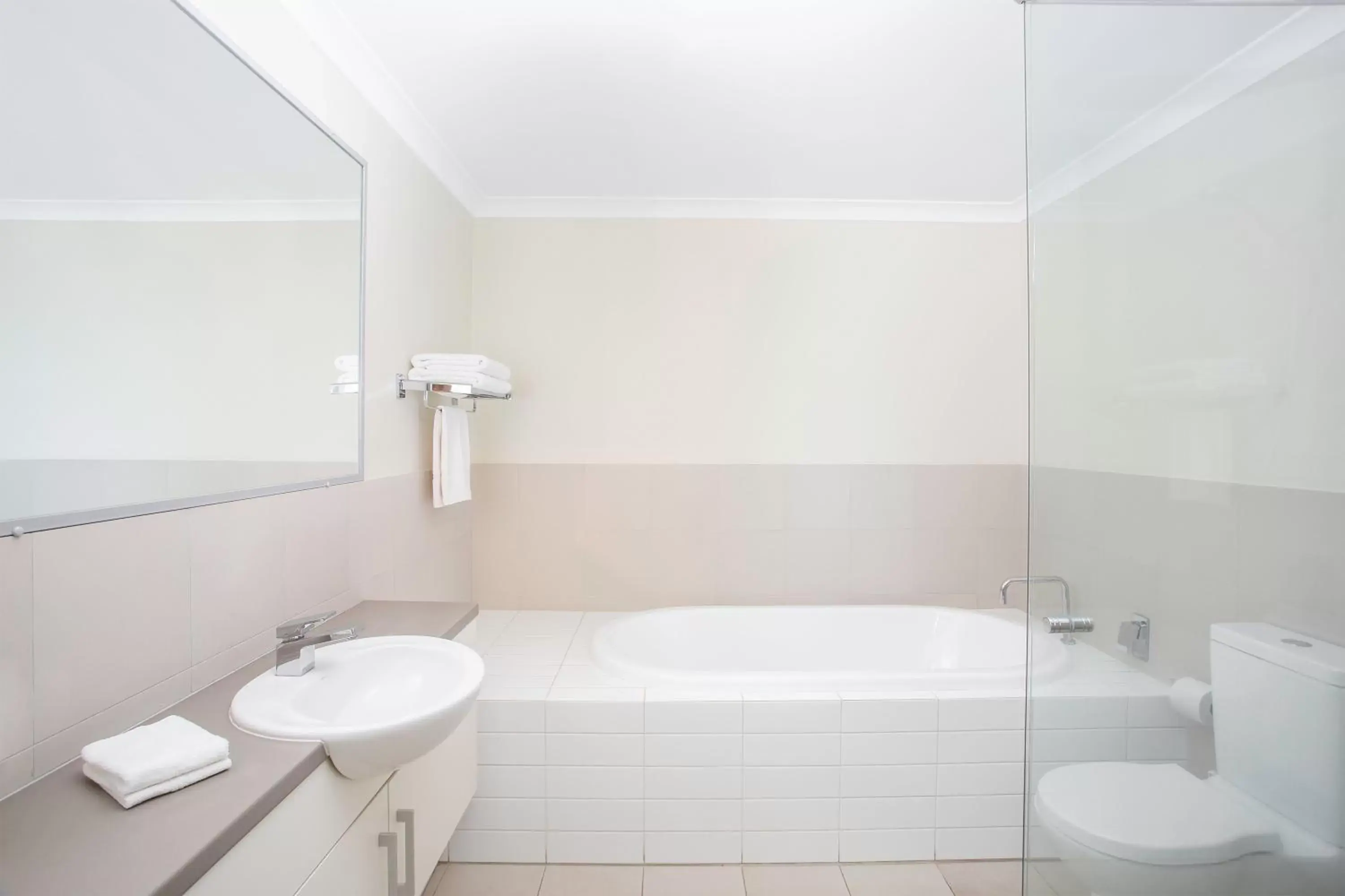 Bathroom in Mantra Geraldton