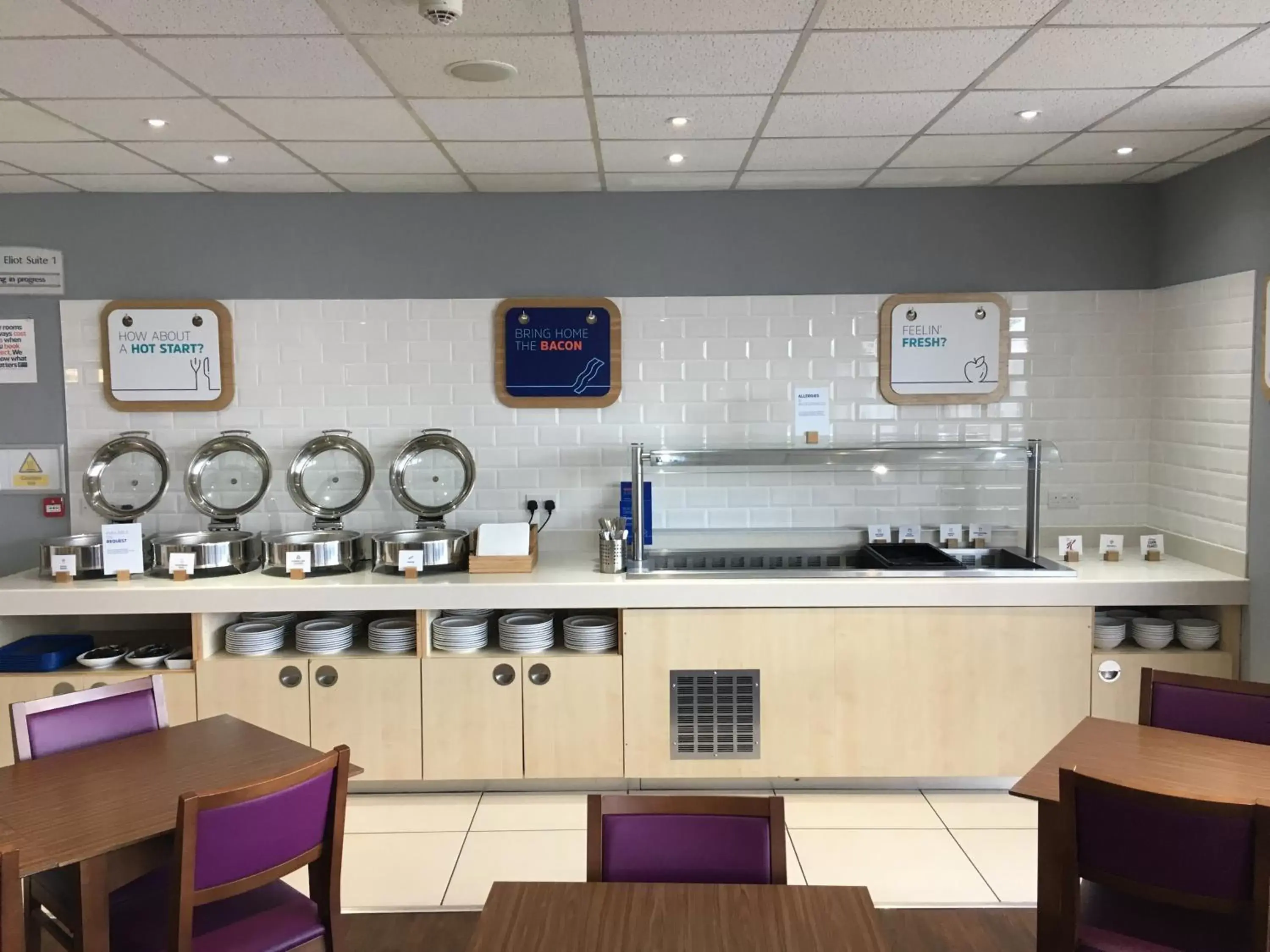 Restaurant/places to eat, Kitchen/Kitchenette in Holiday Inn Express Nuneaton, an IHG Hotel