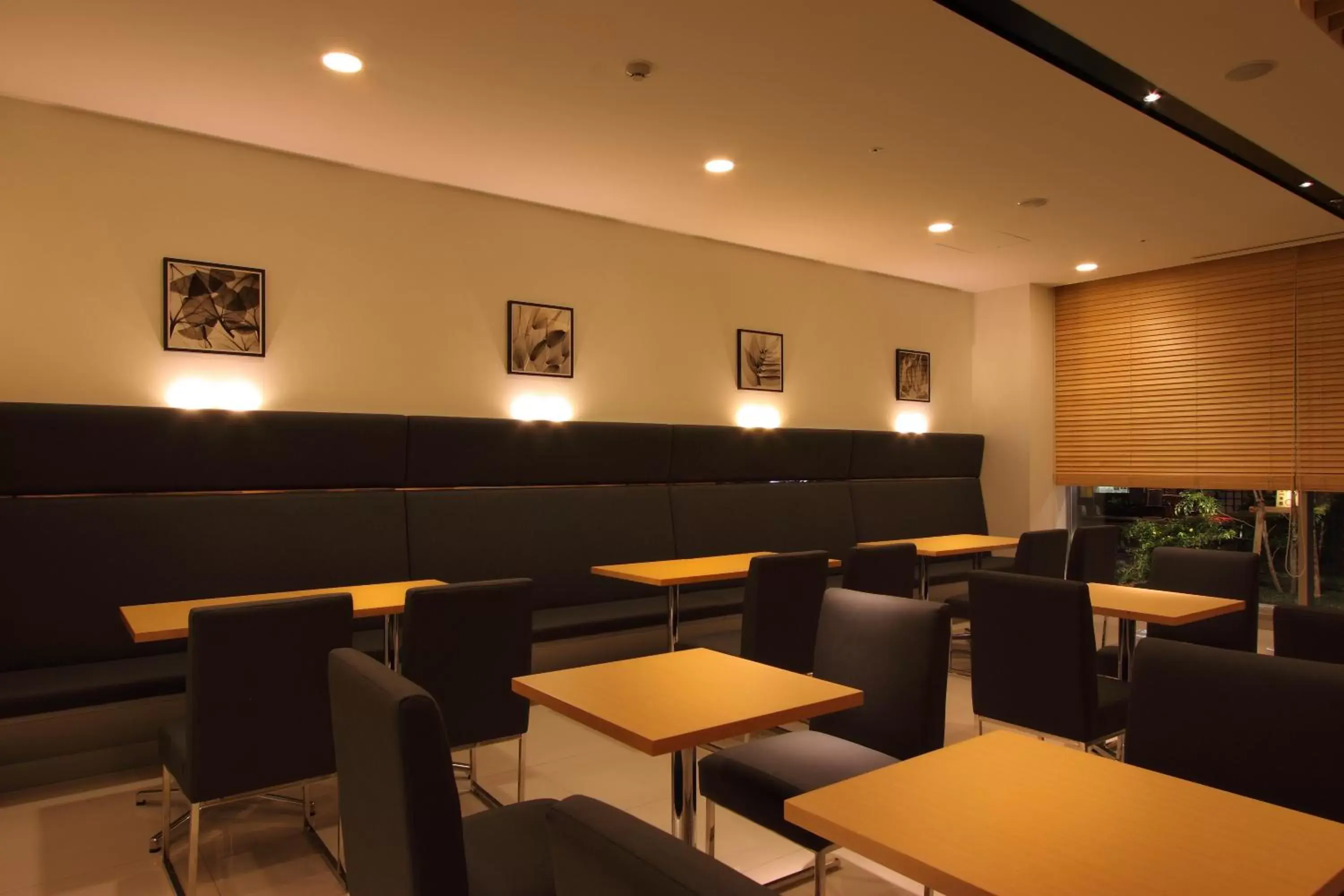 Lounge or bar, Restaurant/Places to Eat in Hakata Tokyu REI Hotel