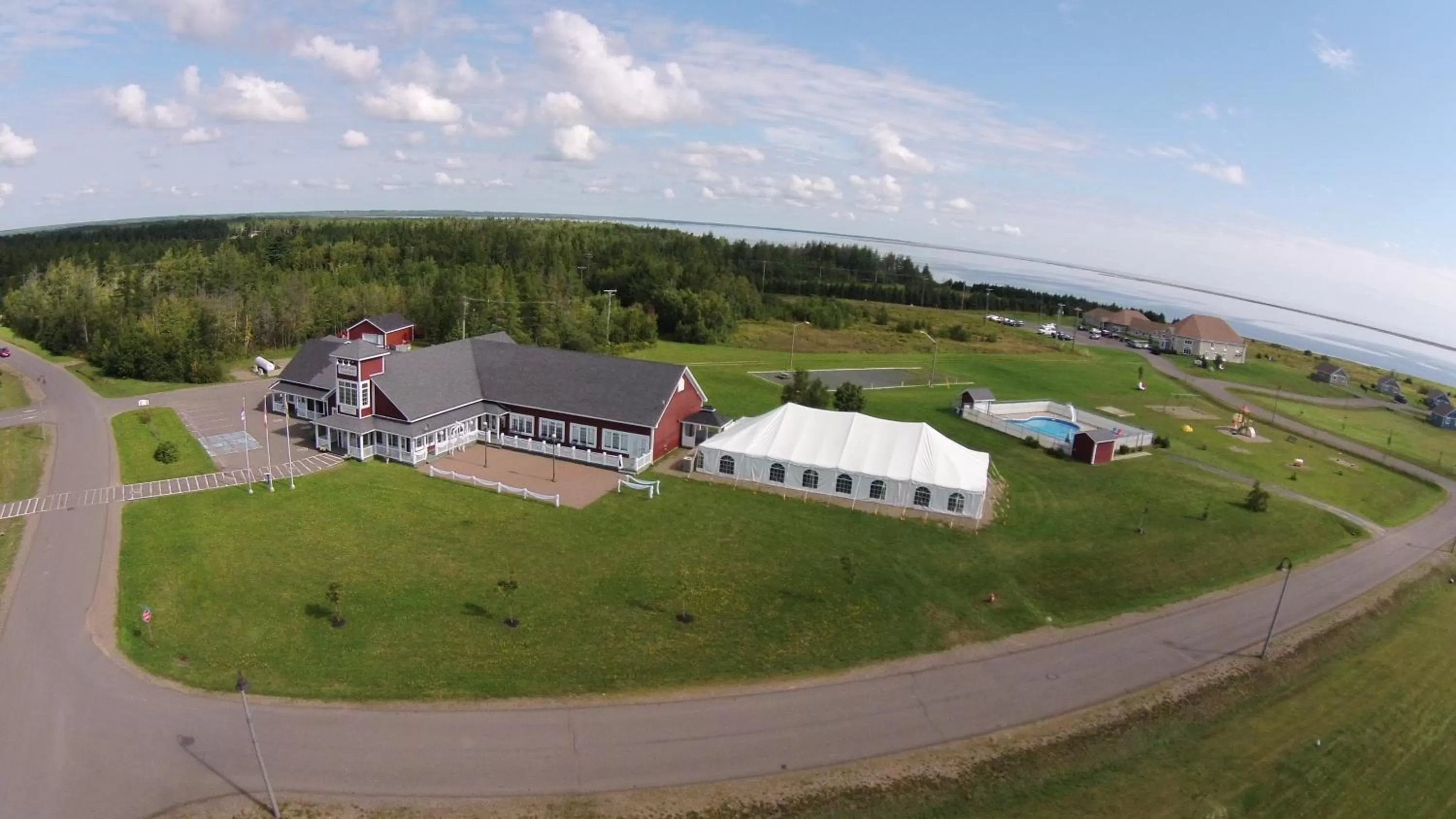 Swimming pool, Bird's-eye View in Villegiature Deux Rivieres Resort