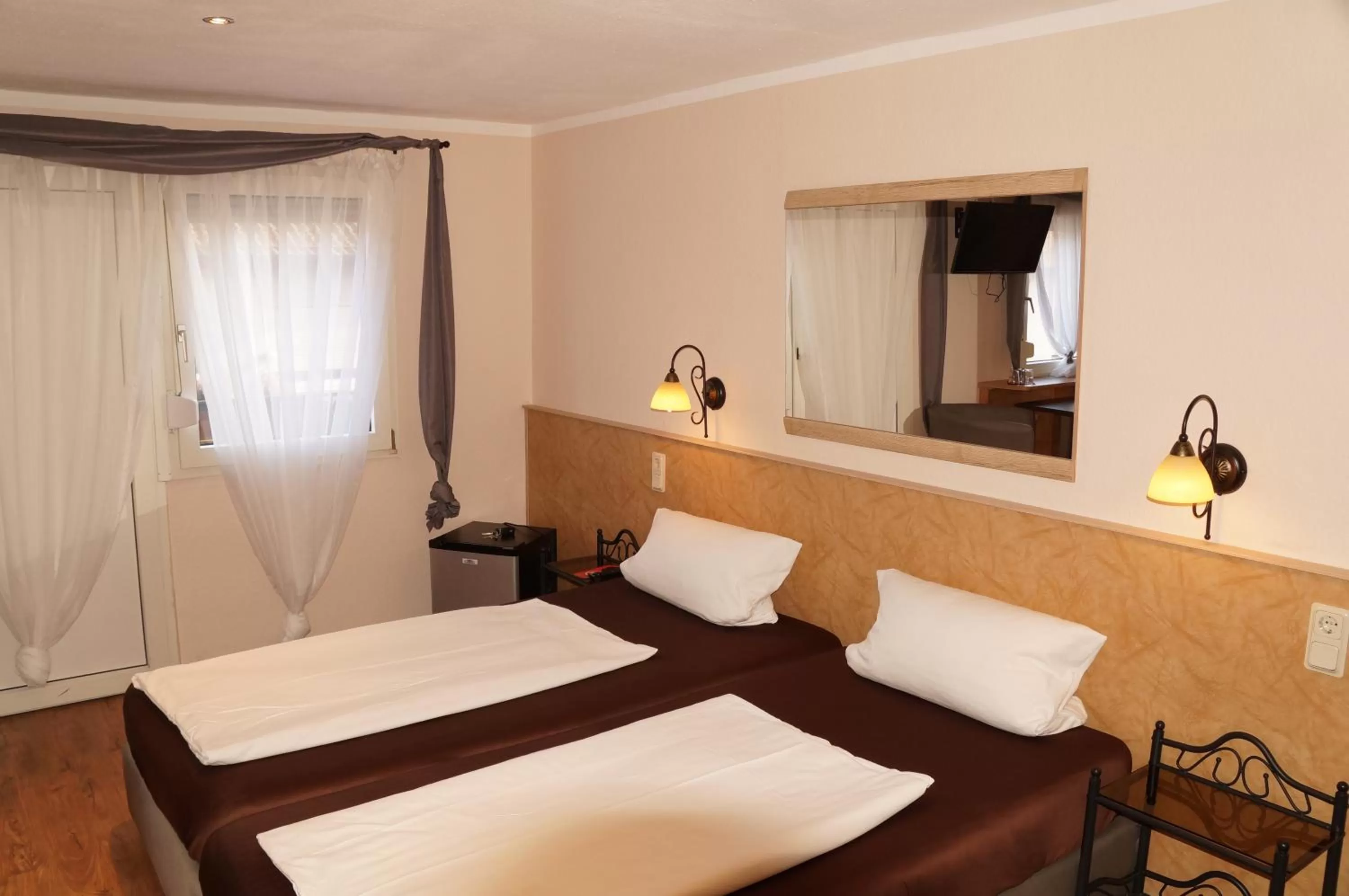 Photo of the whole room, Bed in Hotel Boos