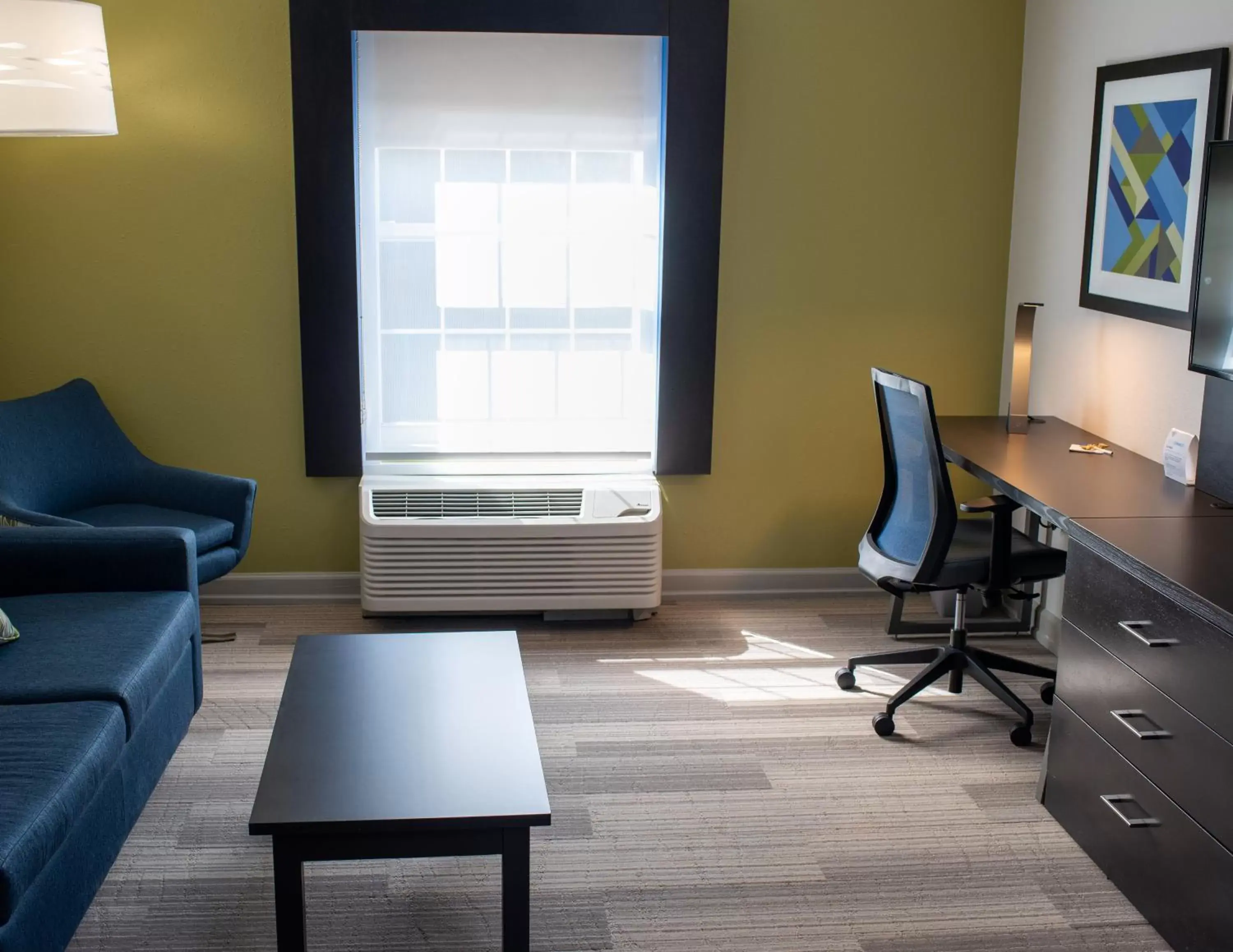 Photo of the whole room, Seating Area in Holiday Inn Express Hotel & Suites Conover - Hickory Area, an IHG Hotel