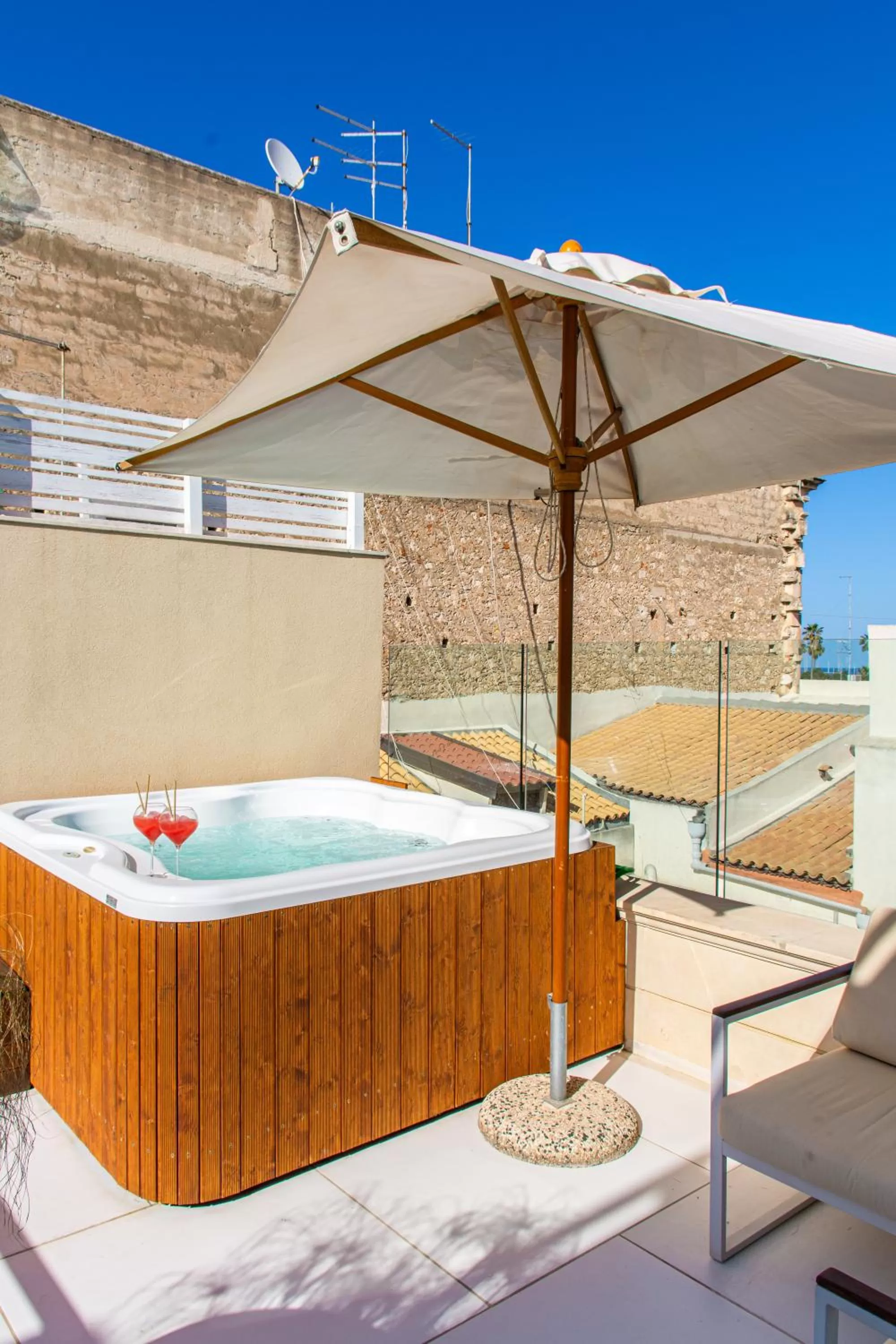 Hot Tub in Caportigia Boutique Hotel