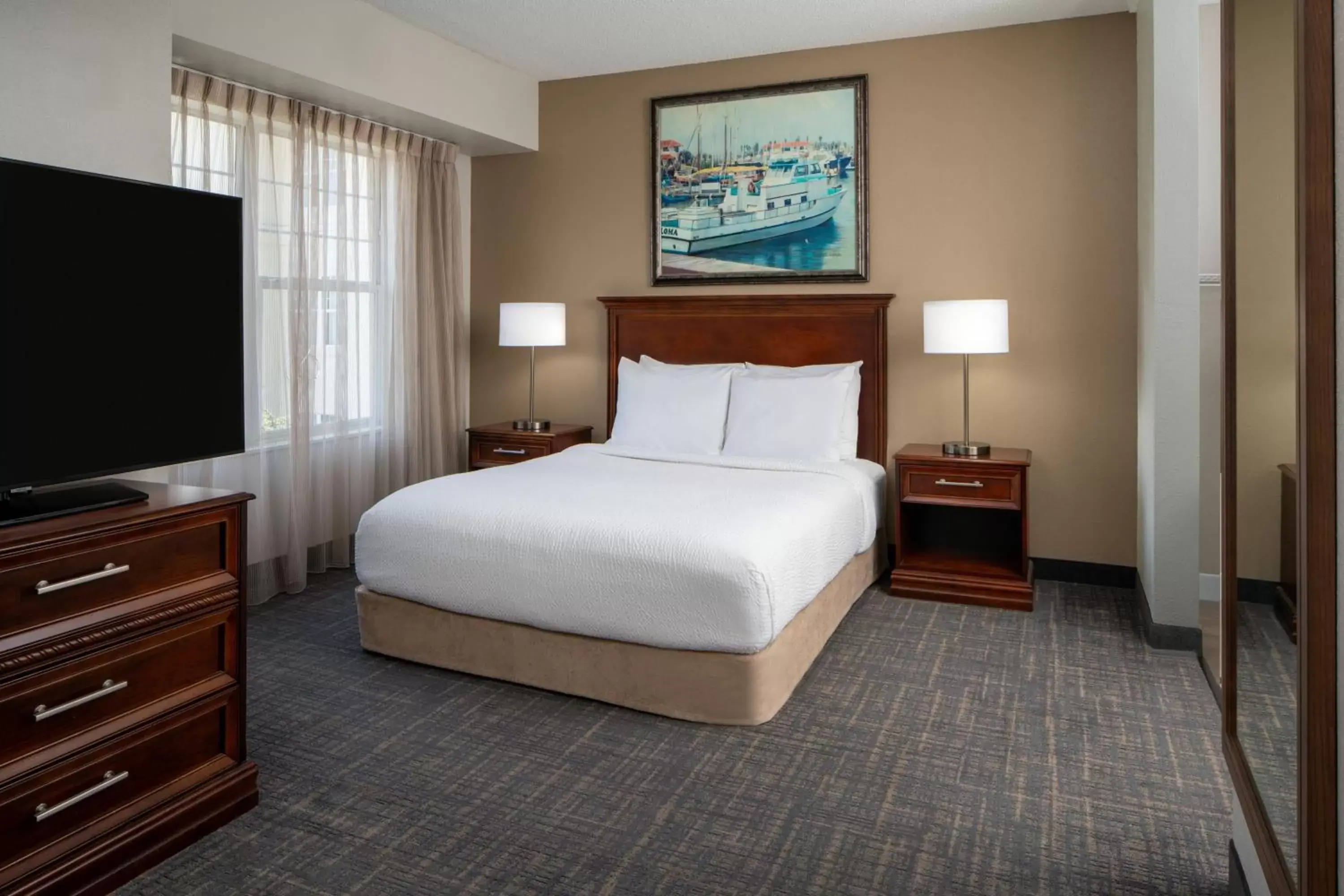 Photo of the whole room, Bed in Residence Inn Charleston Riverview