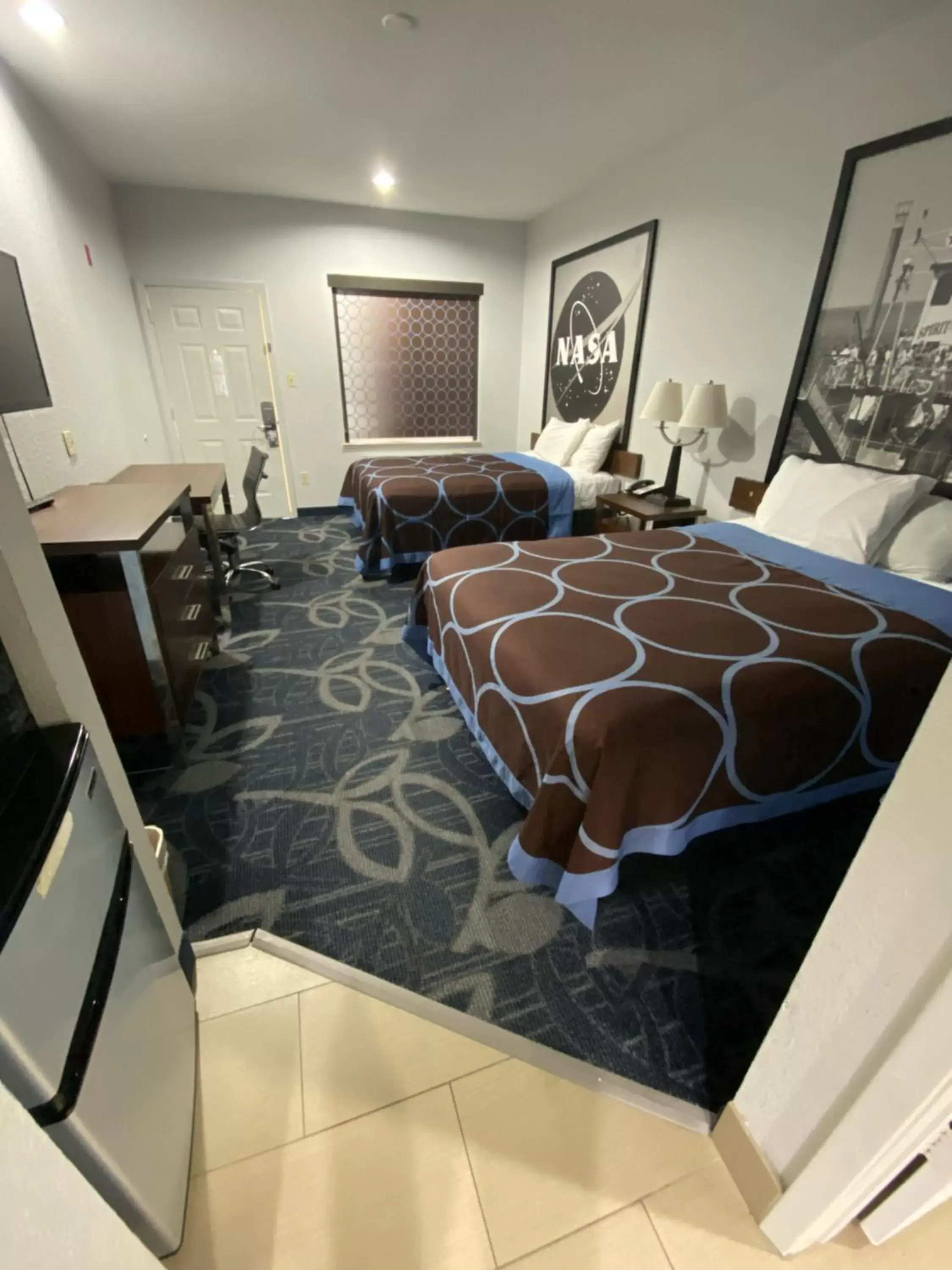 Photo of the whole room, Bed in Super 8 by Wyndham Houston Hobby Airport South